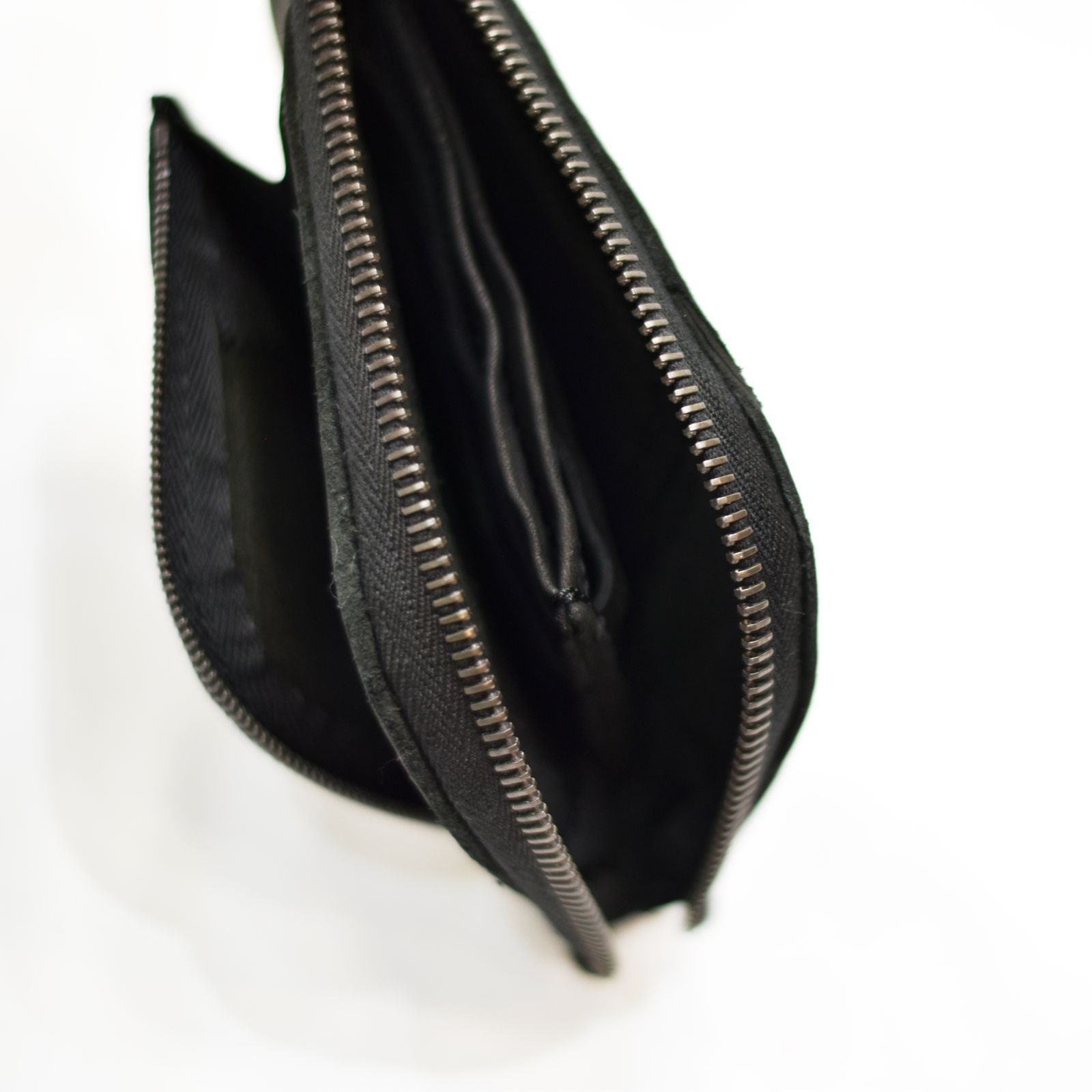 ダブルショルダー製品染め ZIPウォレット （BLACK）