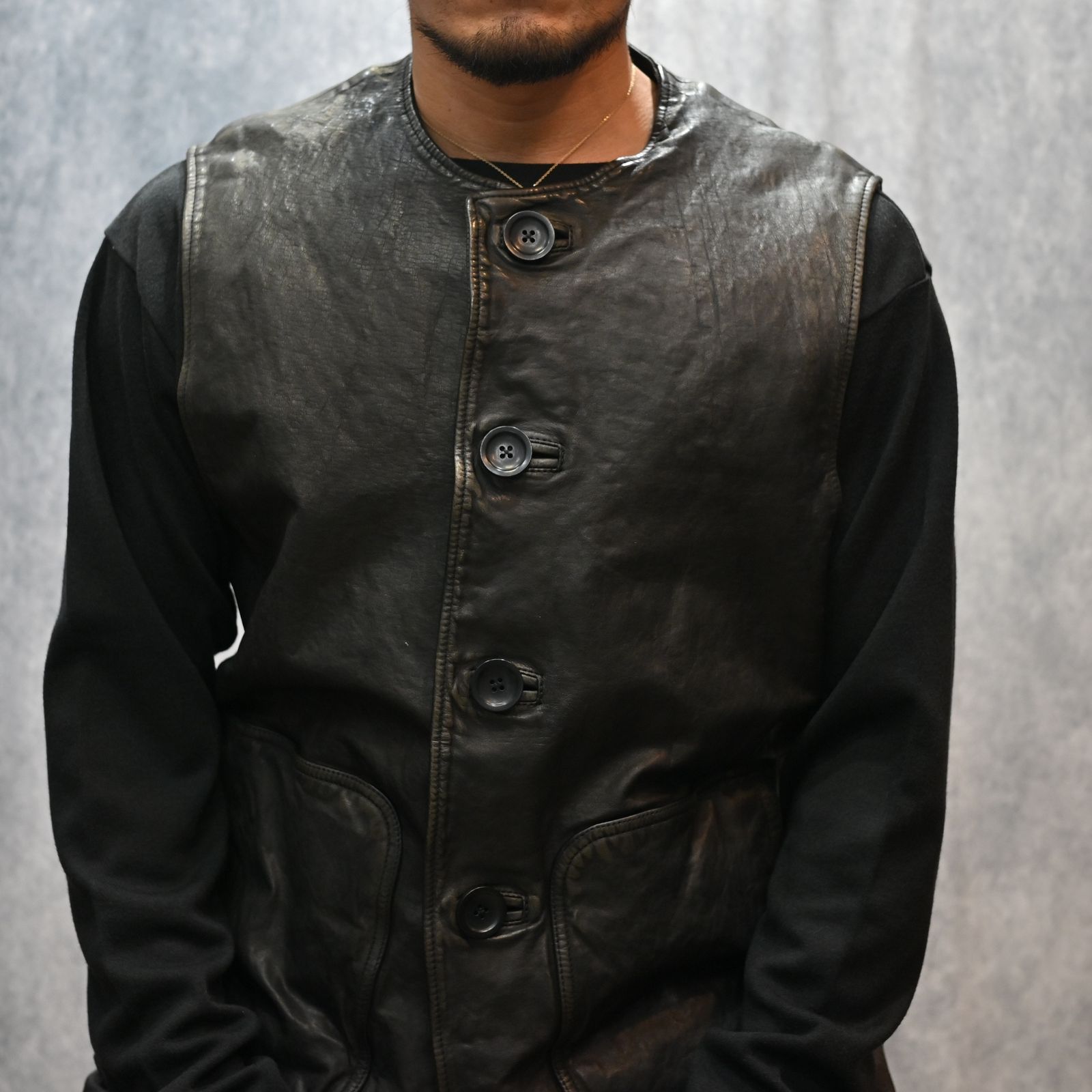 JAPANステア ミモザ鞣し製品染め ヴィンテージ加工 4Bベスト （BLACK）｜2176-01