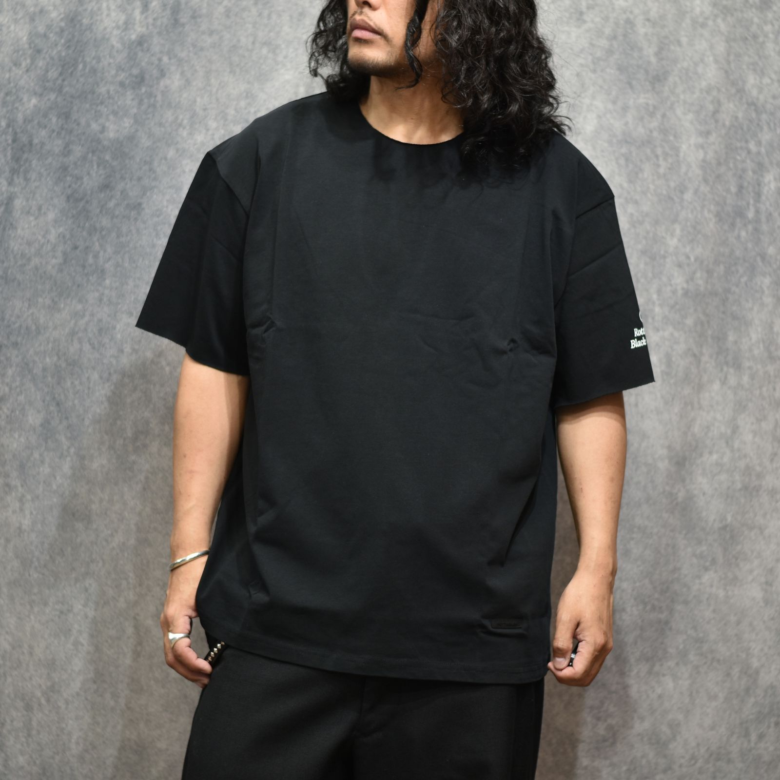 × MAGIC NUMBER RWMN CUTOFF TEE （BLACK）｜× マジック ナンバー カットオフ Tシャツ｜RW26S0620