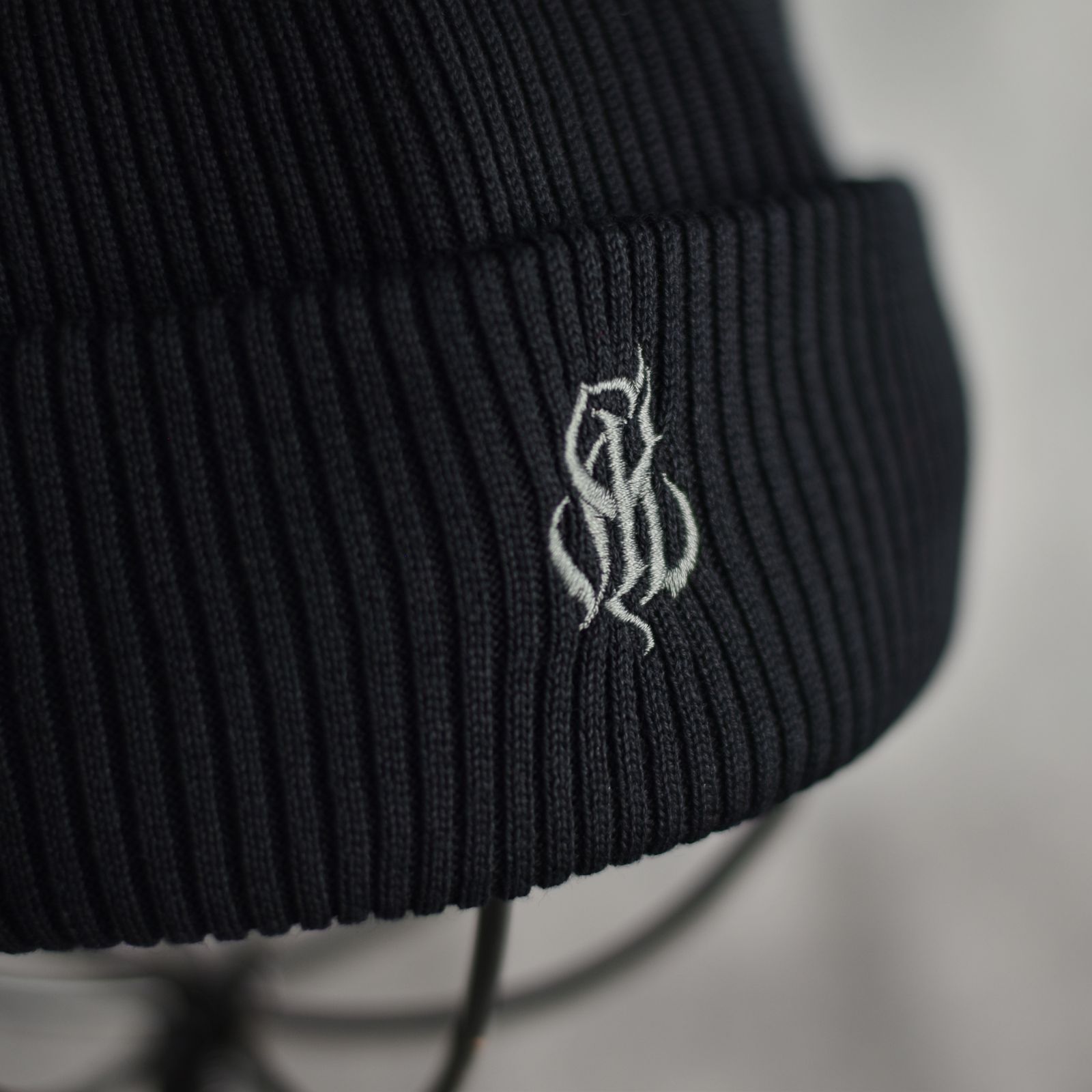 CAL NT LOGO KNIT CAP (BLACK) / ロゴ刺繍 ニットキャップ