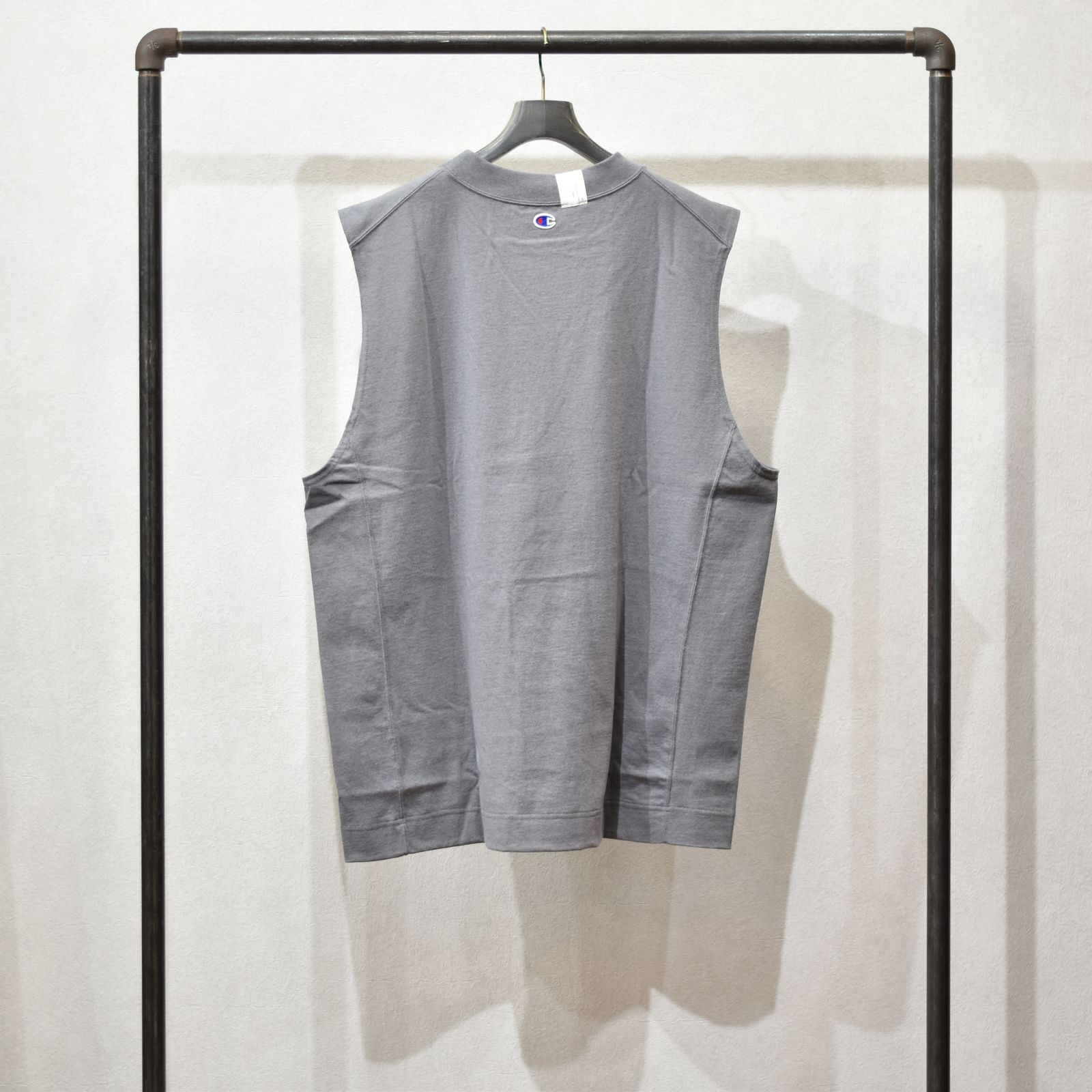 × Champion ノースリーブ （CHARCOAL）