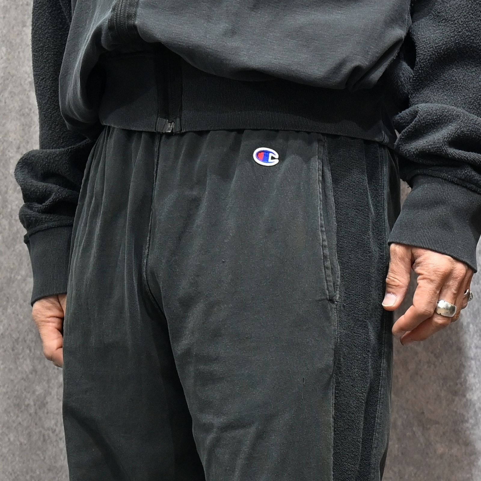 N.HOOLYWOOD × Champion｜SWEATPANTS （CHARCOAL / チャコール）｜スウェットパンツ｜C8-D219