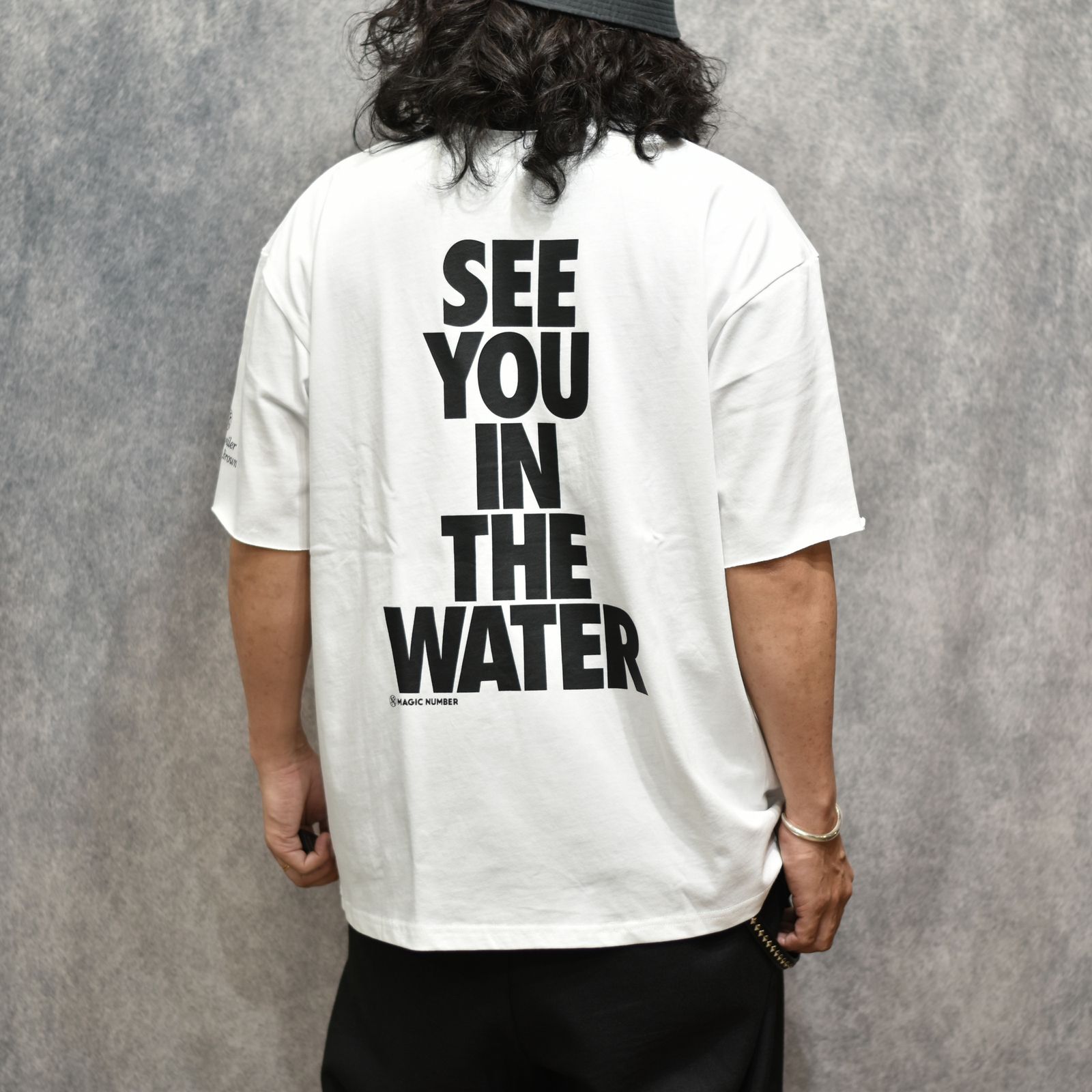 × MAGIC NUMBER RWMN CUTOFF TEE （WHITE）｜× マジック ナンバー カットオフ Tシャツ｜RW26S0620