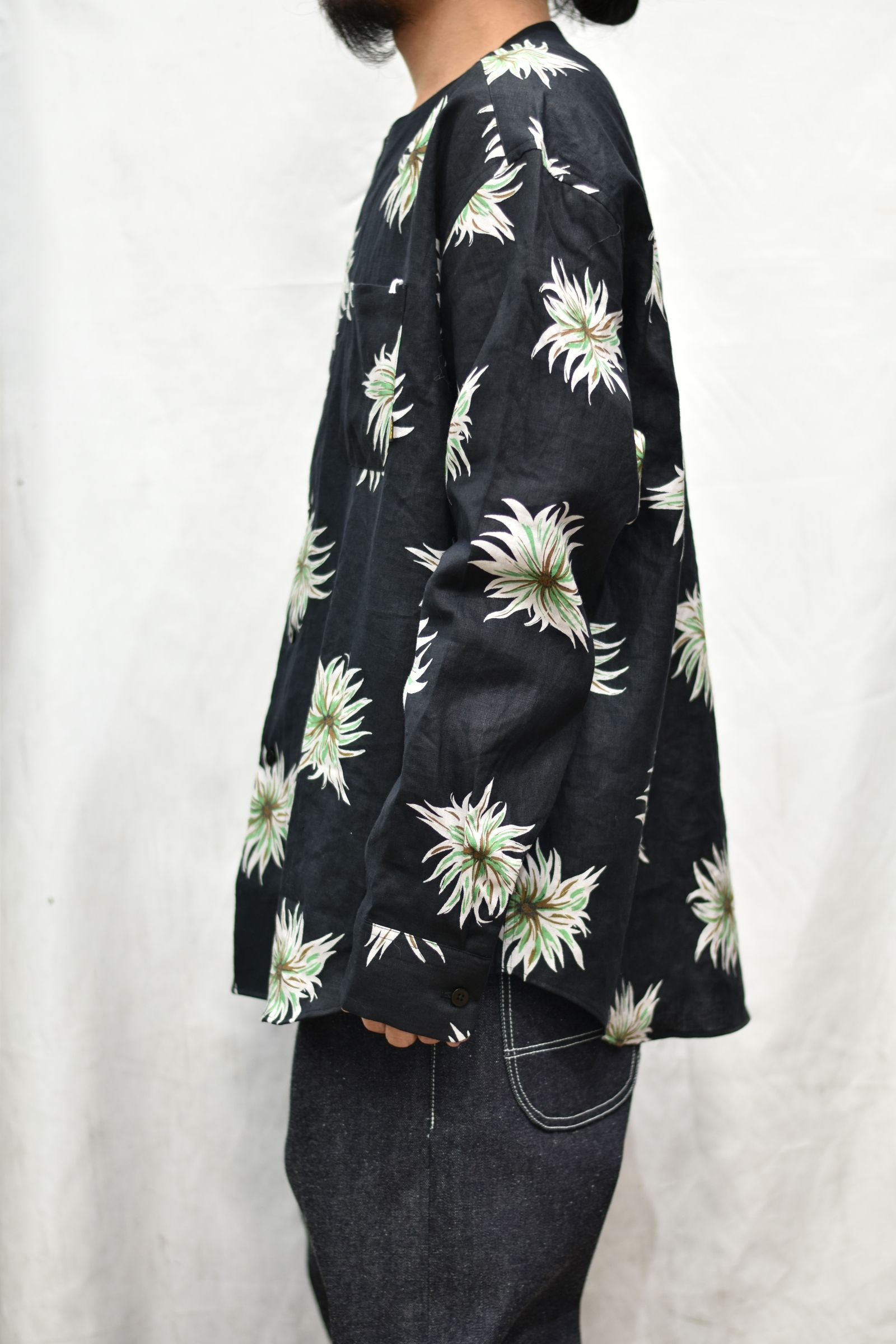 ALLOVER FLOWER PATTERN L/S NO COLLAR LINEN SHIRT (BLACK)