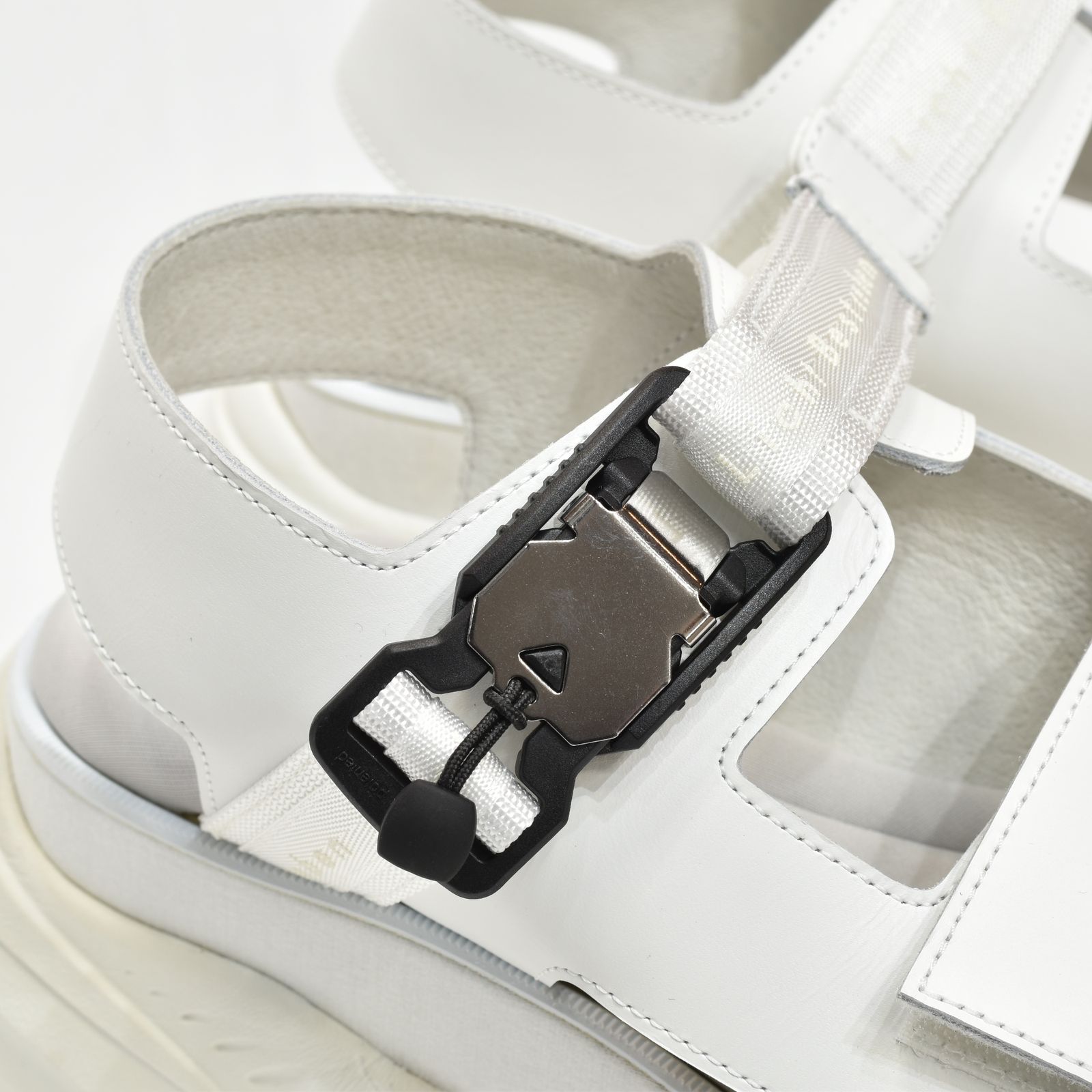 マグネットバックルシューサンダル / LB22SS-SHOES01 (WHITE)