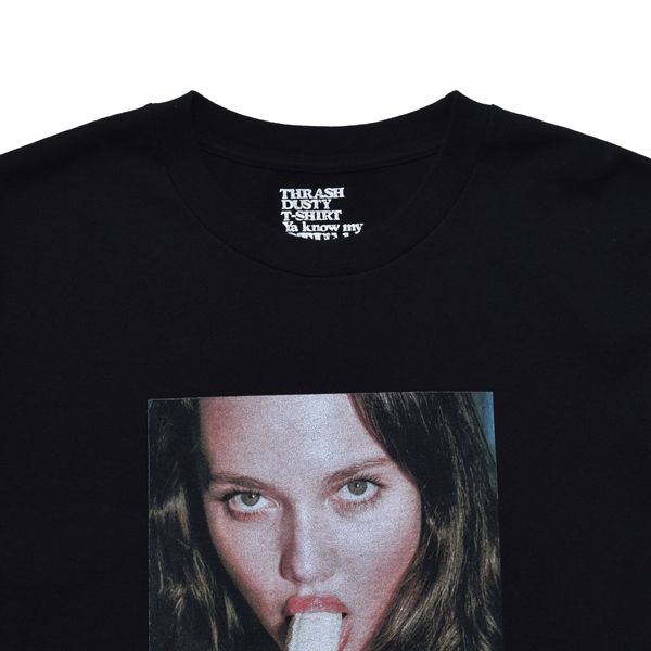 × STIE-lo  Mike Dowson Holding Tee （BLK / ブラック）｜プリントTシャツ｜STLMD002