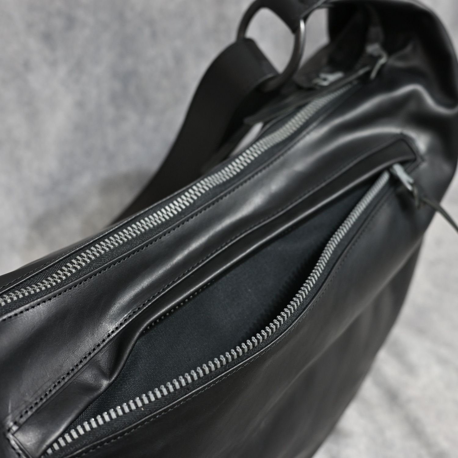 GUIDI オイルカーフ バナナバッグ ラージ （BLACK / ブラック） / 143-11