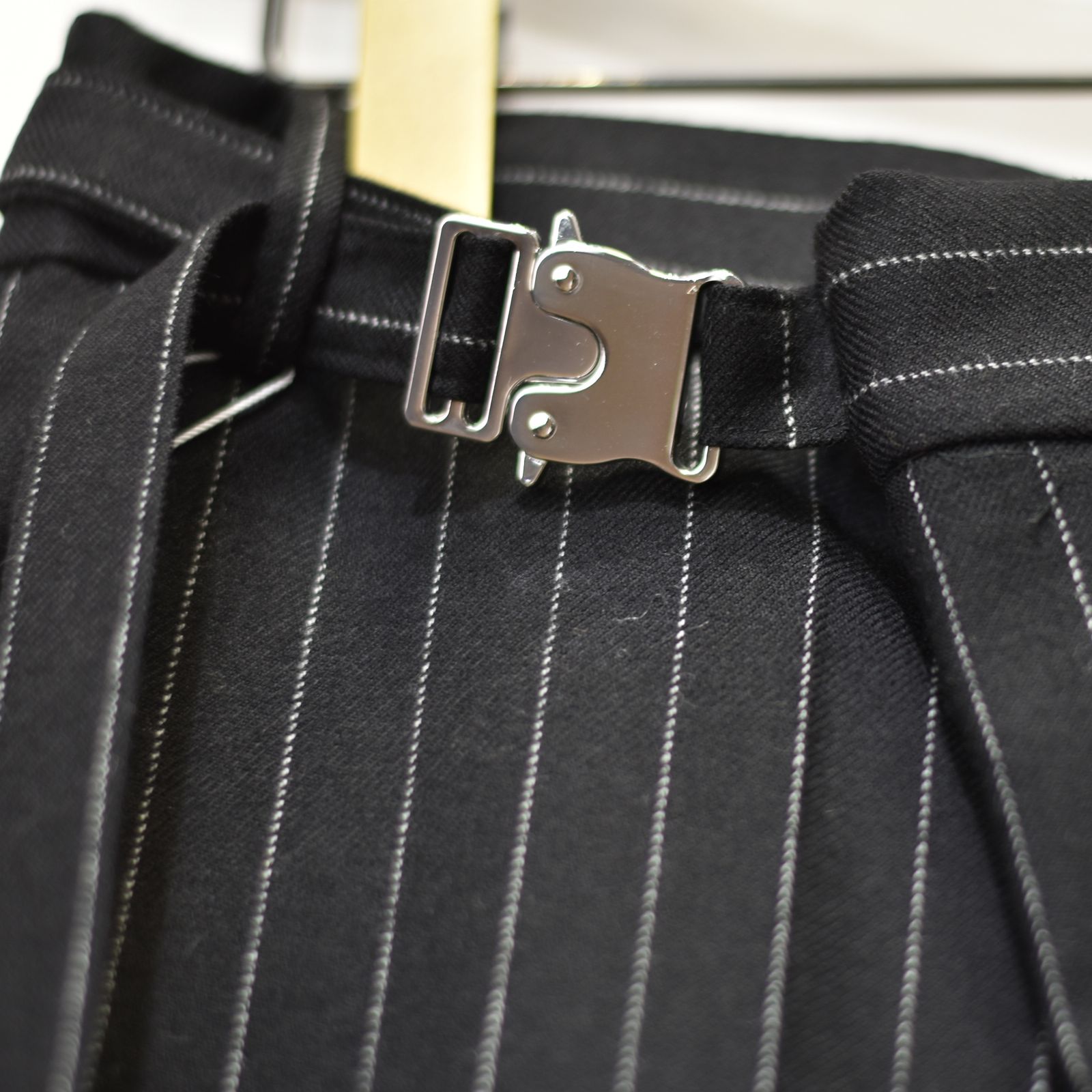 ラップドトラウザー / LB23AW-PT04-GST (BLACK STRIPE)
