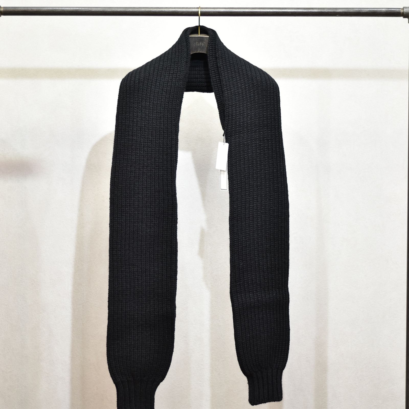 LIB KNIT SLEEVE MUFFLER"