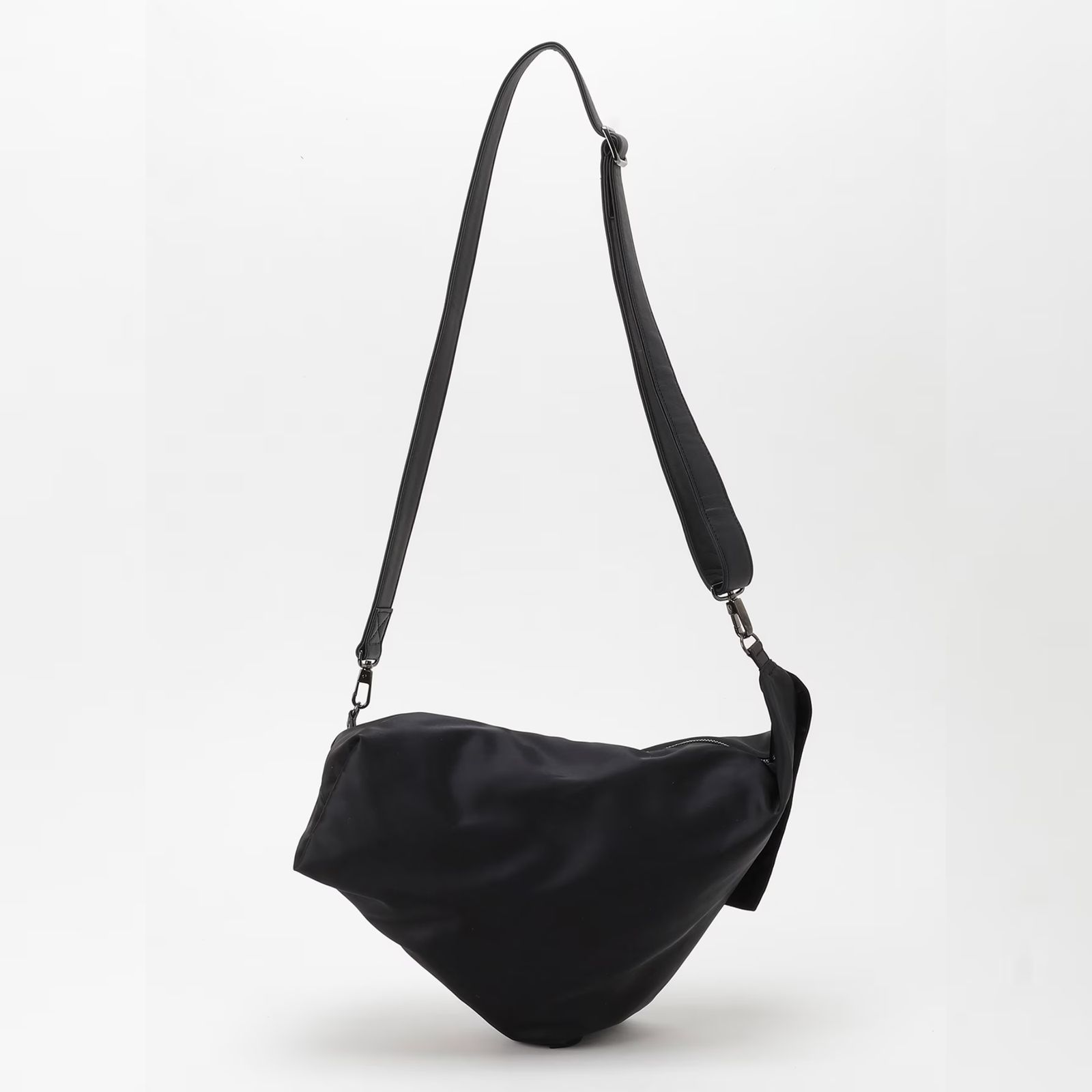 DRAPE SHOULDER (BLACK) / ナイロン バッグ （ブラック） DK-I35-830-2-02