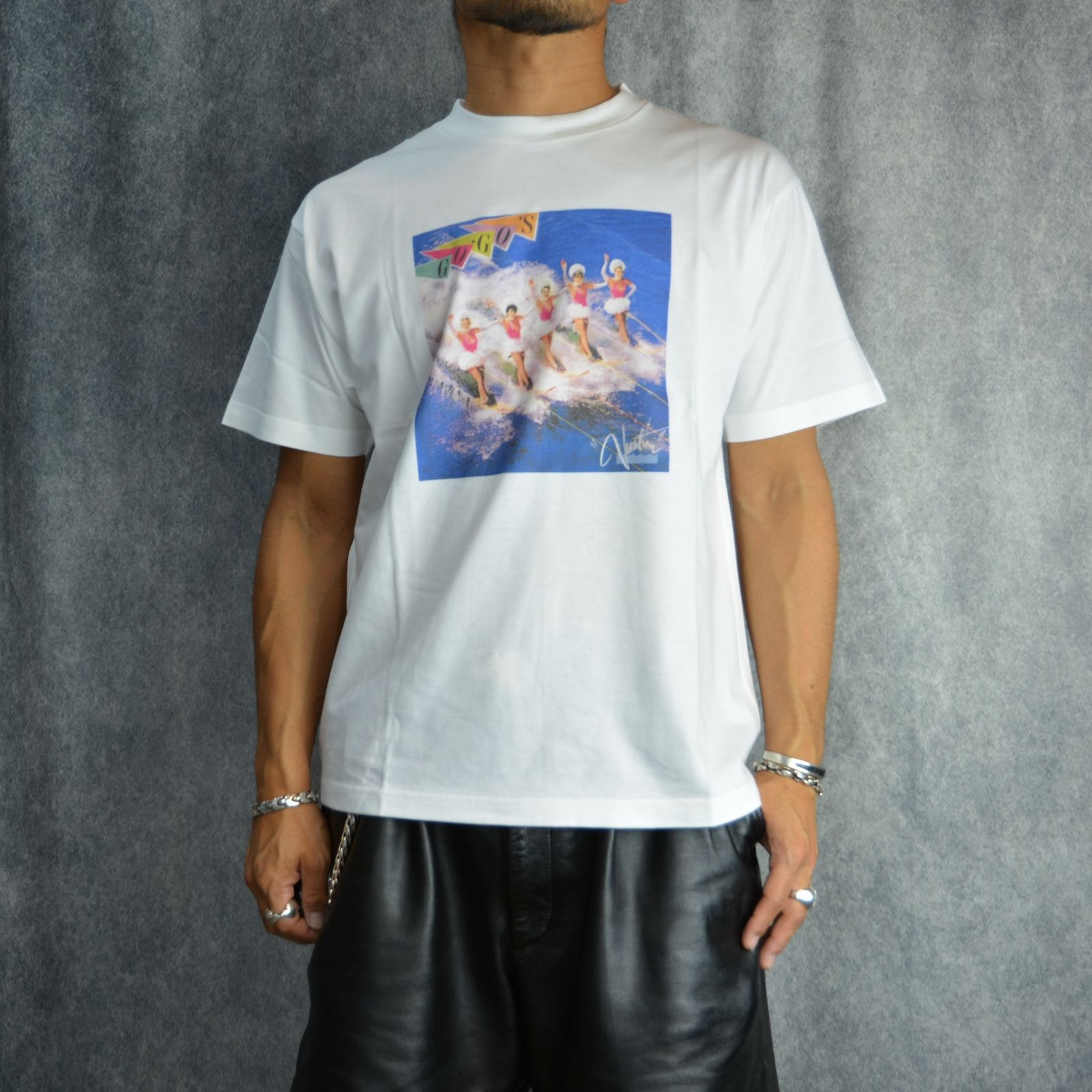 GO-GO'S "Vacation" Print Crewneck T-SH （WHT） / プリント Tシャツ （ホワイト）