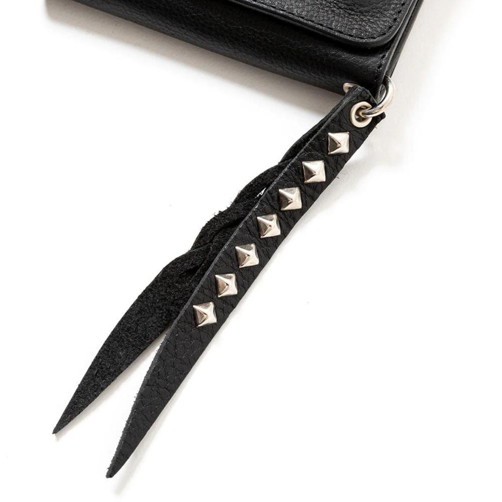 CALEE - PLANE LEATHER FLAP HALF WALLET ＜STUDS CHARM＞ (BLACK) / プレーンレザー フラップ ハーフウォレット ＜スタッズチャーム＞ | chord online store