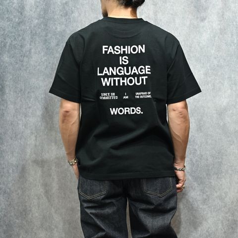 FASHION IS LANGUAGE TEE （BLK） プリント Tシャツ （ブラック）｜MDFBF08401
