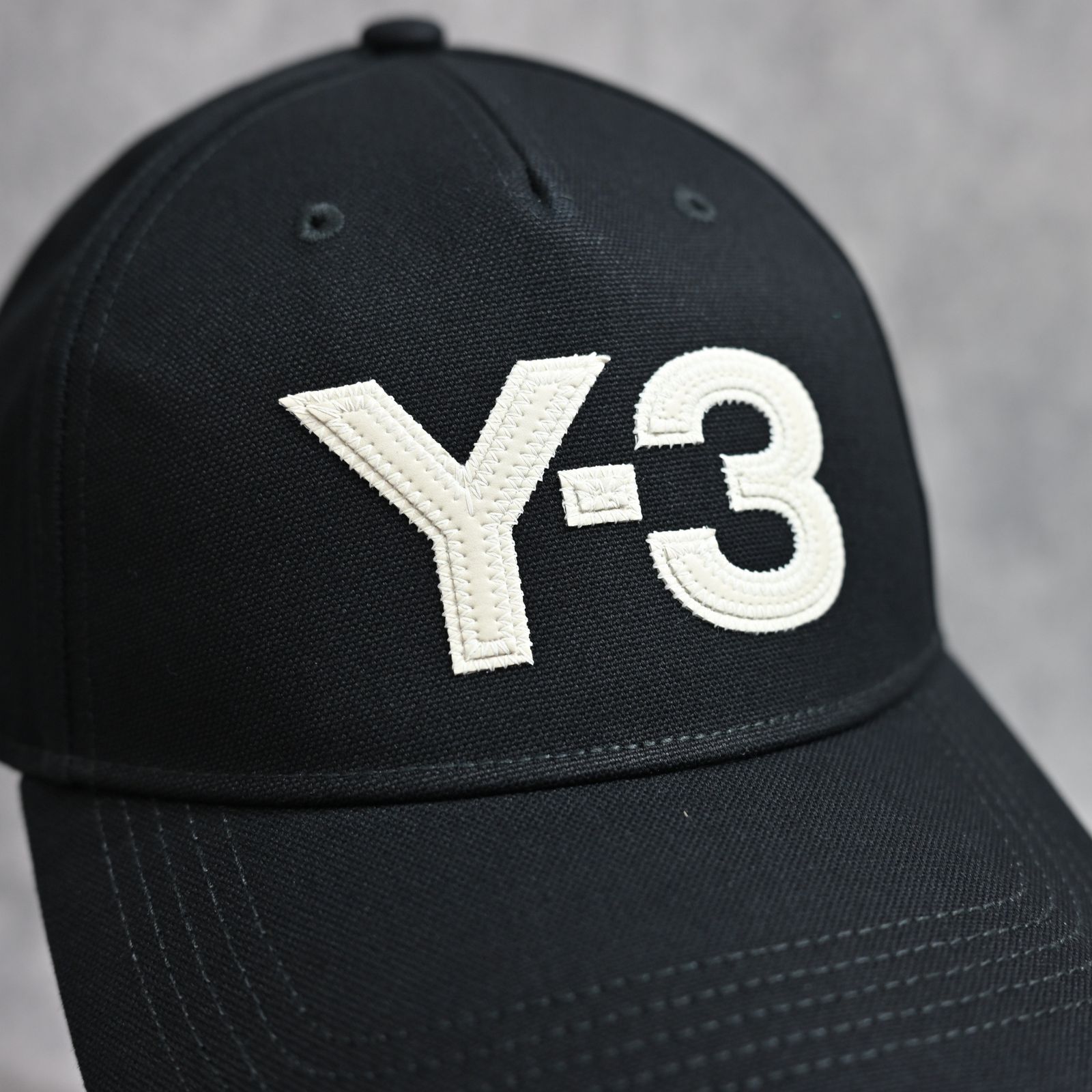 Y-3 LOGO CAP （BLACK × WHITE） / ロゴ刺繡 キャップ （ブラック × ホワイト）｜KT9698