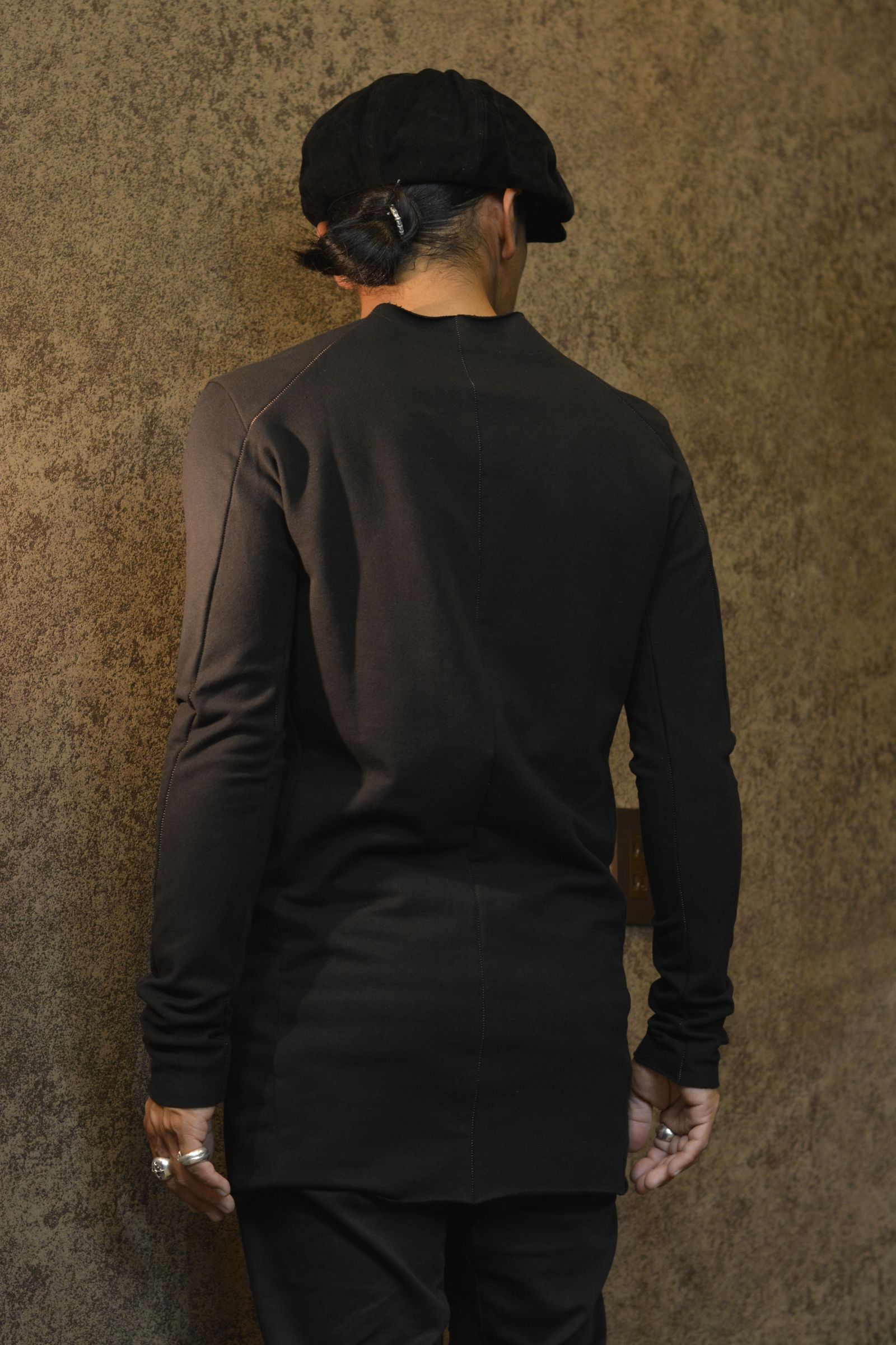 CAT & SAWN CUT SPIRAL ARM LONG SLEEVE