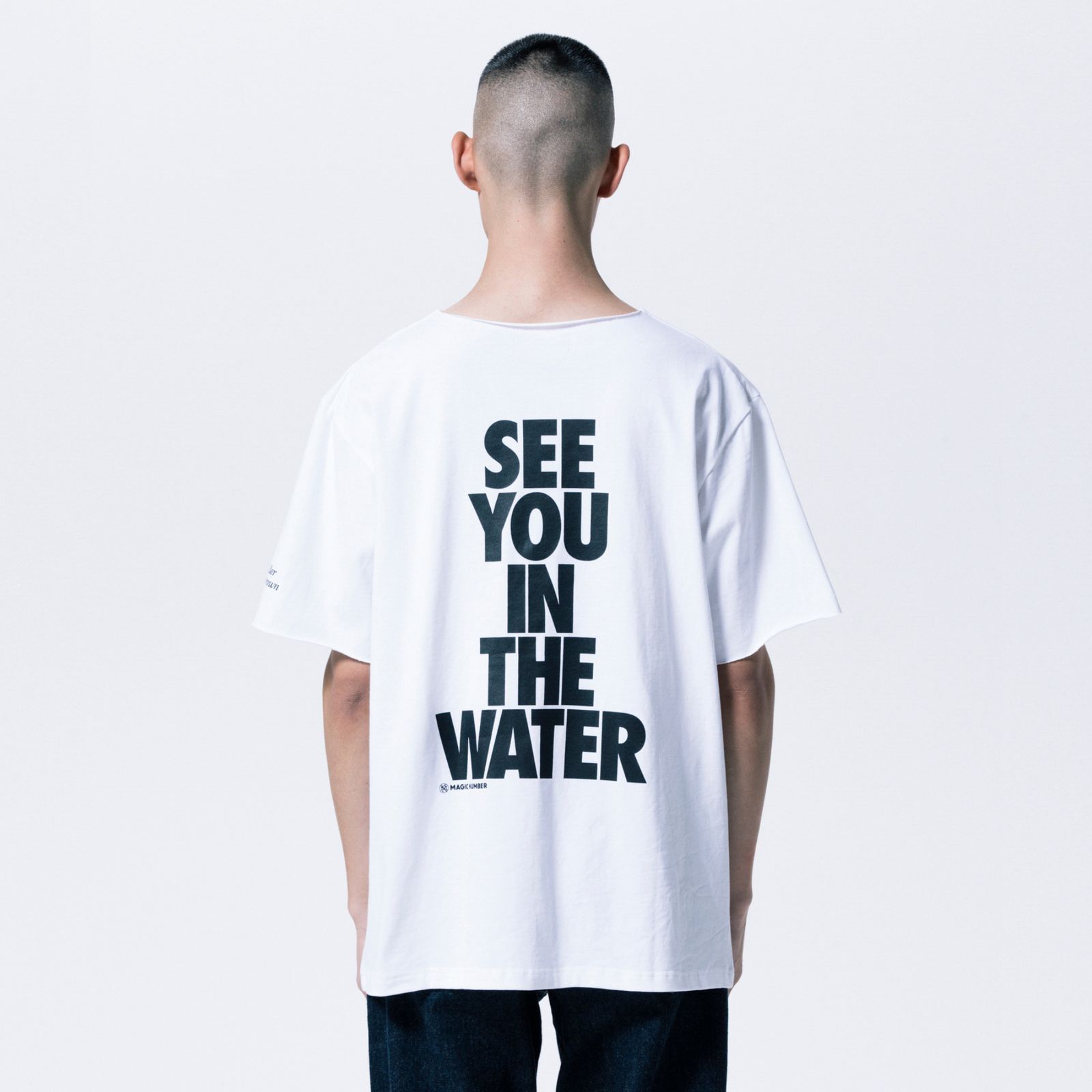 予約商品｜× MASIC NUMBER RWMN CUTOFF TEE （WHITE）｜× マジック ナンバー カットオフ Tシャツ｜入荷：2026年4月予定
