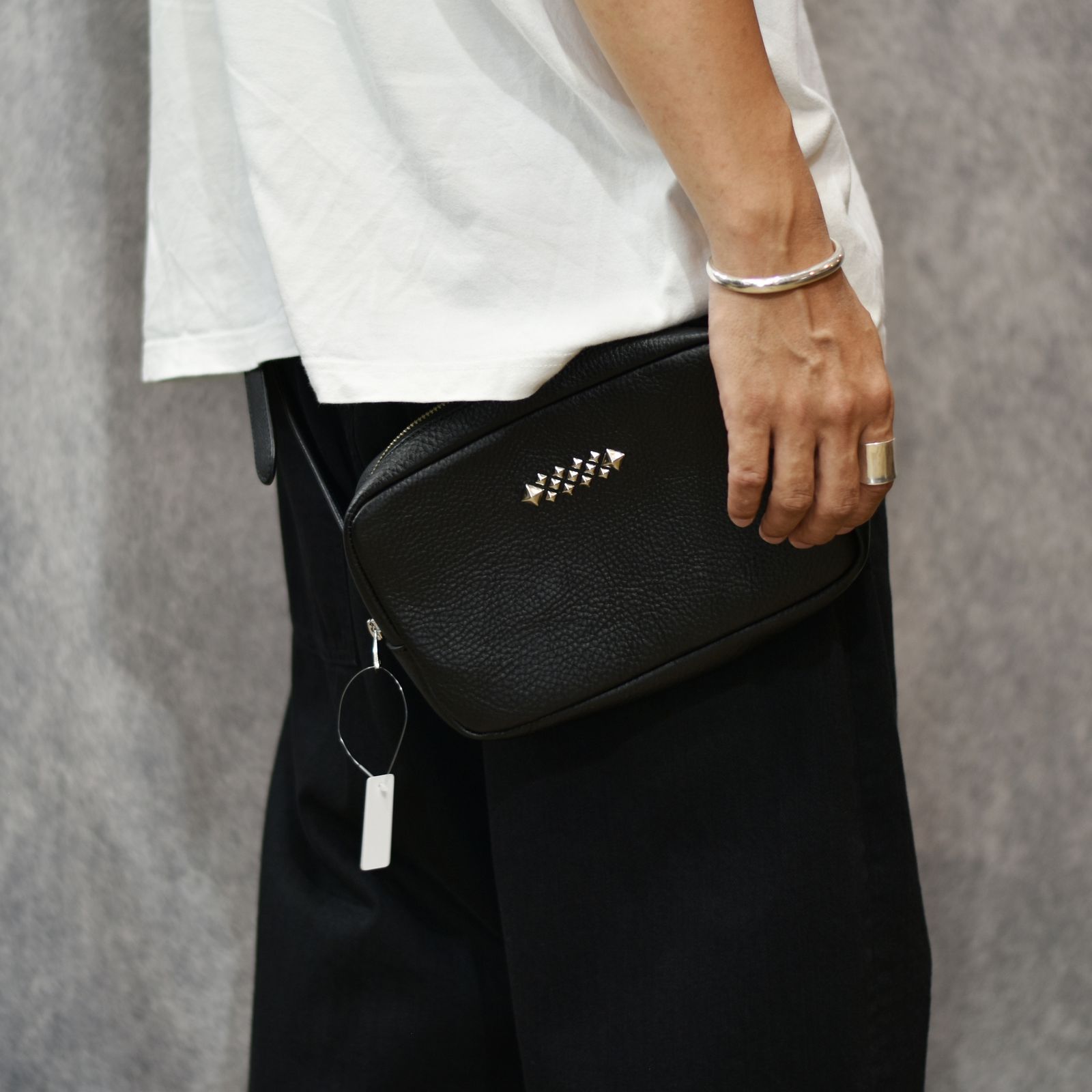 STUDS LEATHER BODY BAG (BLACK)｜ボディバッグ ウエストポーチ セカンドバッグ｜CL-25AW005LE