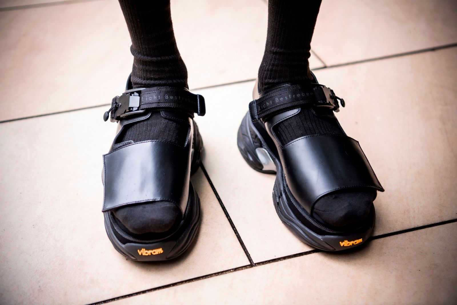 マグネットバックルシューサンダル / LB22SS-SHOES01 (BLACK)