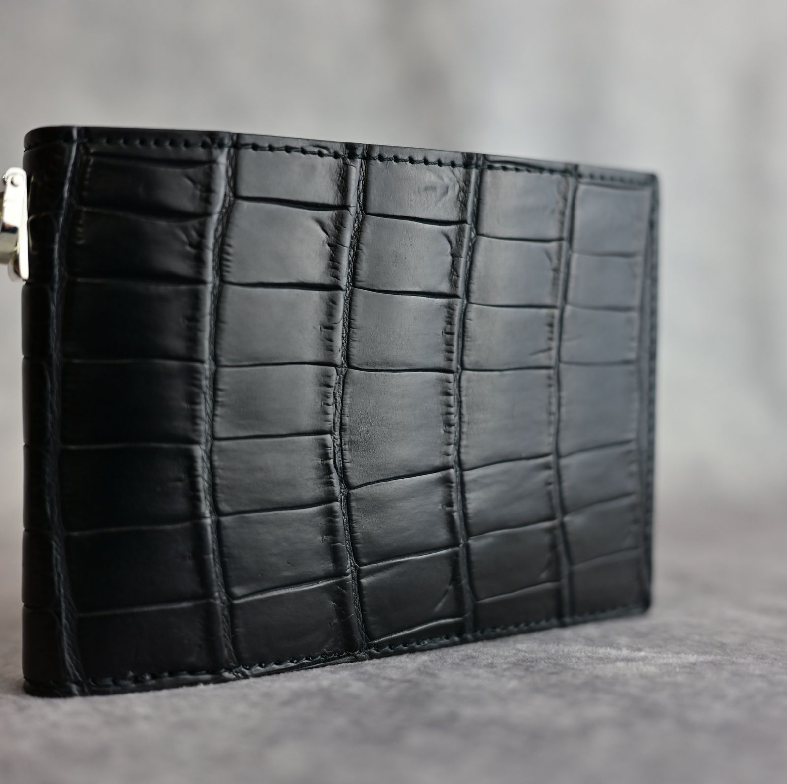 オイルクロコ+イタリアンバケッタ 二つ折り財布 （BLACK / ブラック） 383-01