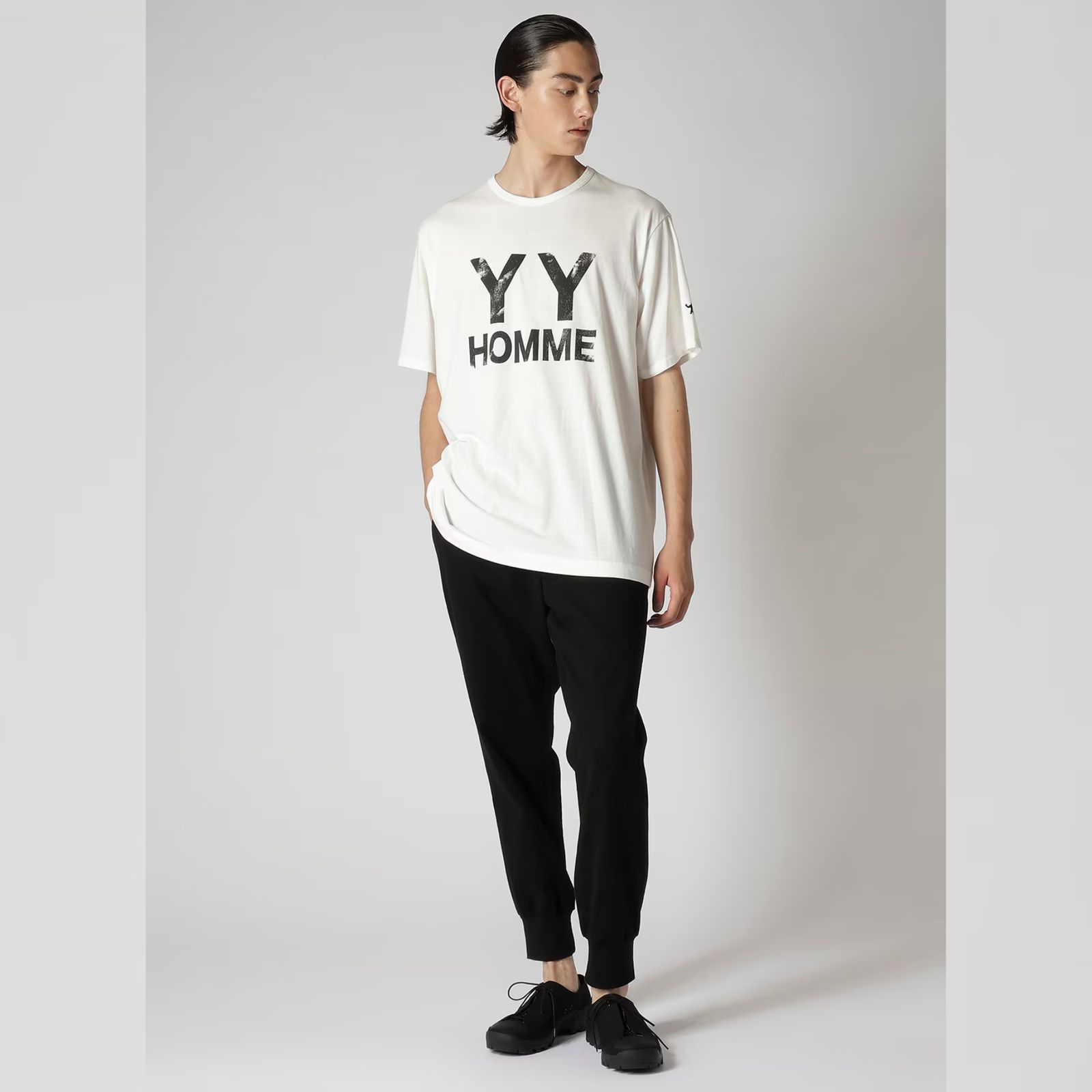 YYH PT SHORT SLEEVE T （WHITE） ロゴプリント Tシャツ （ホワイト）