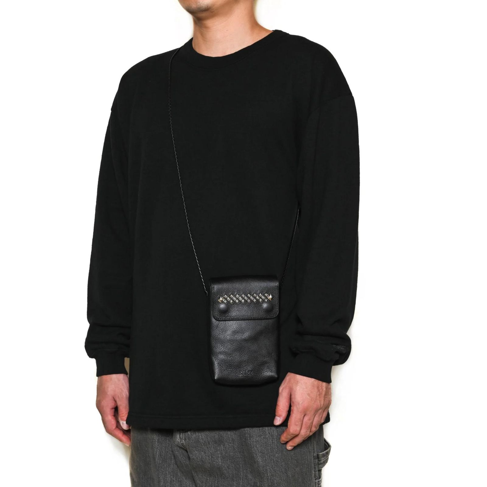 STUDS LEATHER SHOULDER POUCH (BLACK) / スタッズレザー ショルダーポーチ