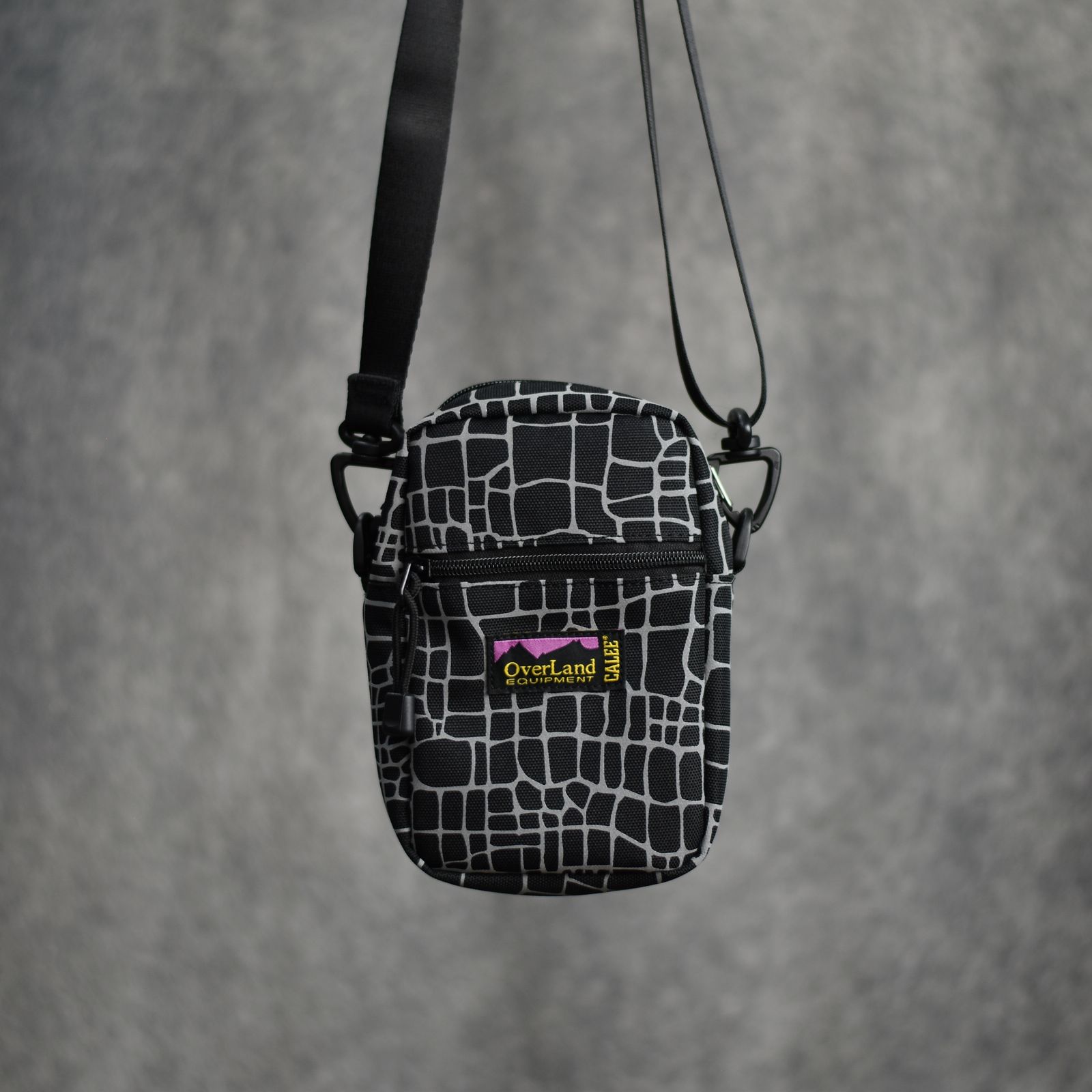 × OVERLAND REFLECTOR SPIDER WEB POUCH BAG (BLACK) / オーバーランド リフレクタープリント ポーチバッグ