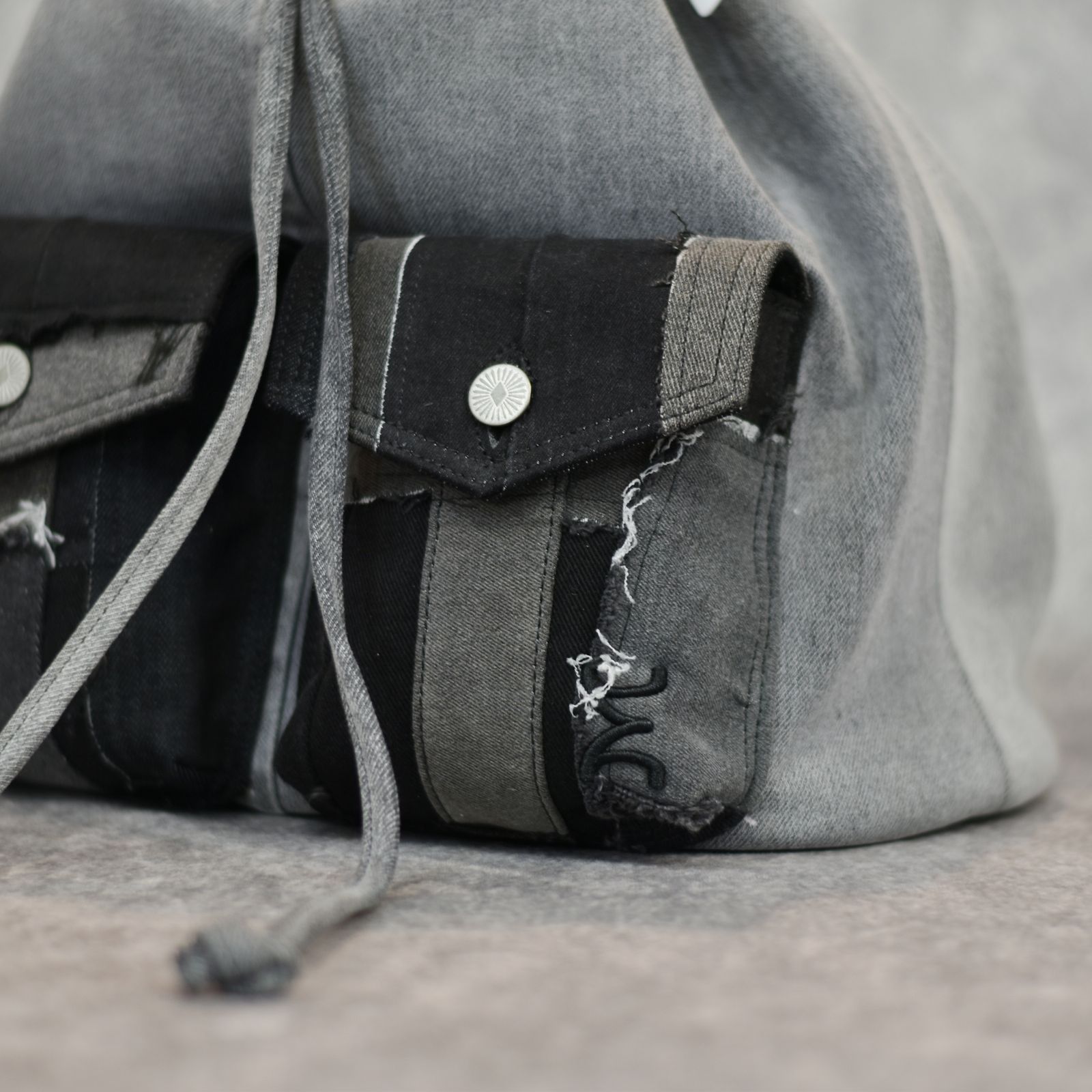 TOOL BAG  (MULTI BLACK DENIM) | バケットバッグ 巾着バッグ