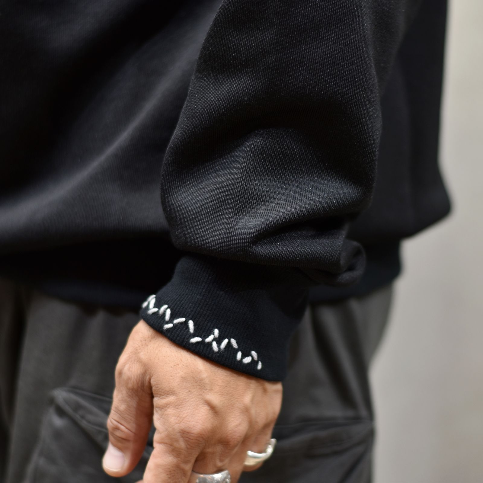 TRUE LOVE EMB SWEAT ”