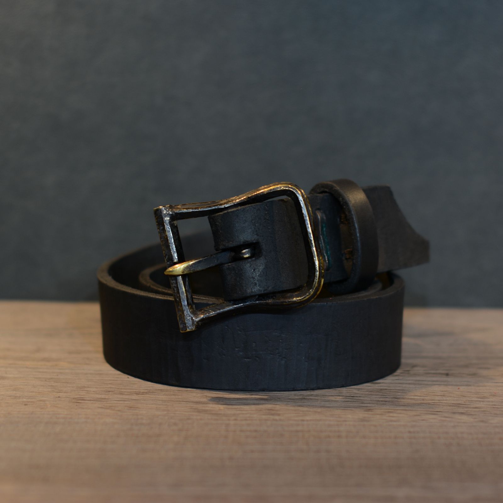 "HANDGRAVING LEATHER BELT"