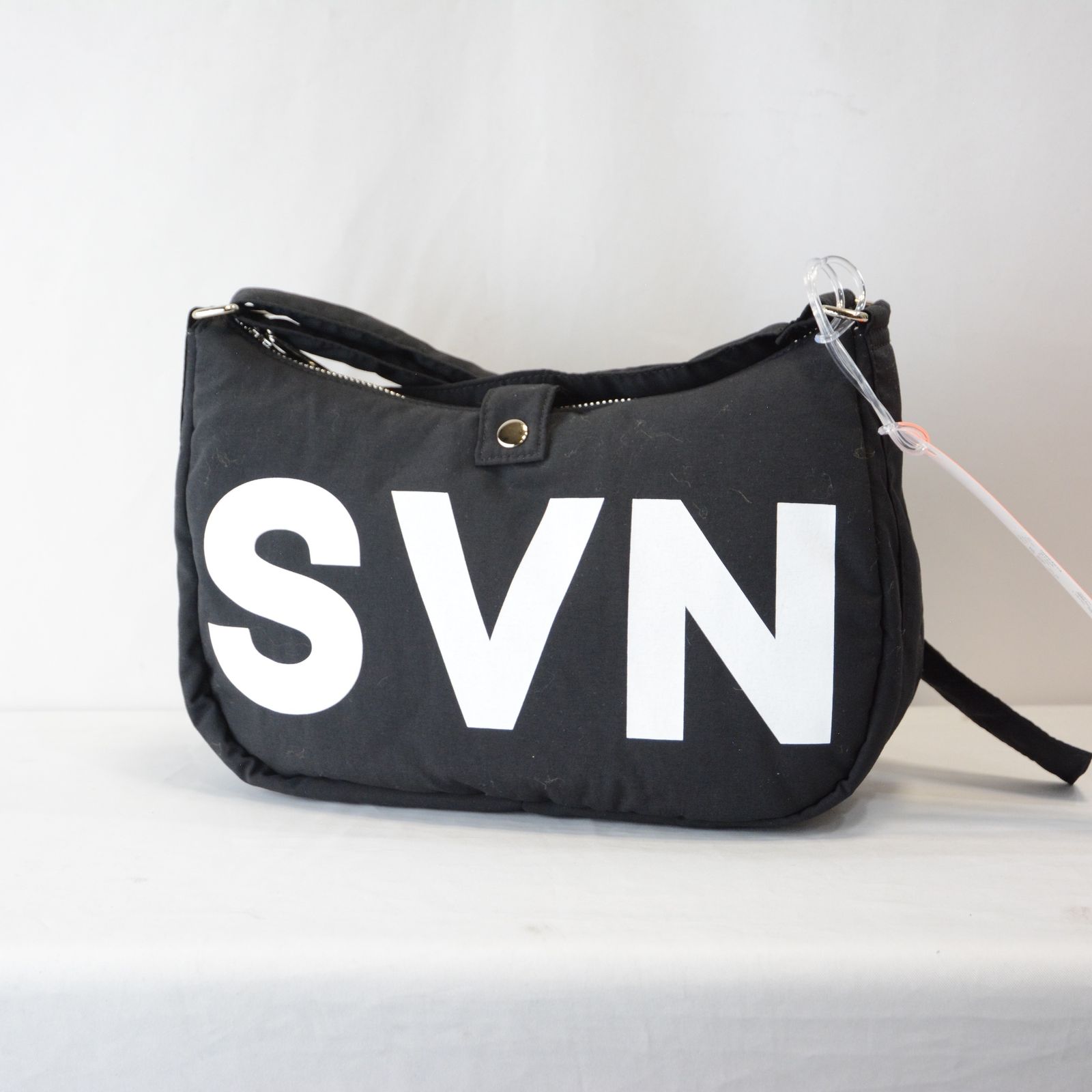 SVN Crescert Moon Bag （Black） ナイロン バナナショルダー バッグ （ブラック）