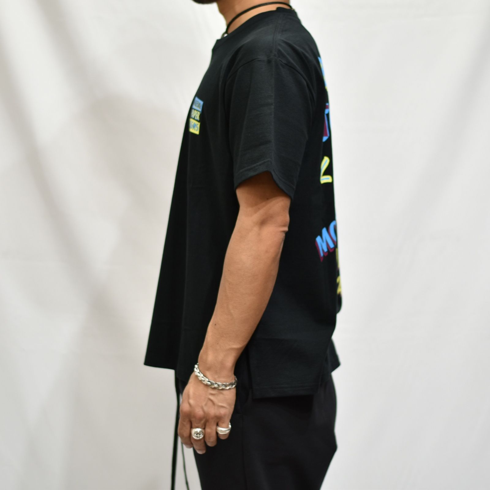 × Klevay Paper Signs アートTシャツ