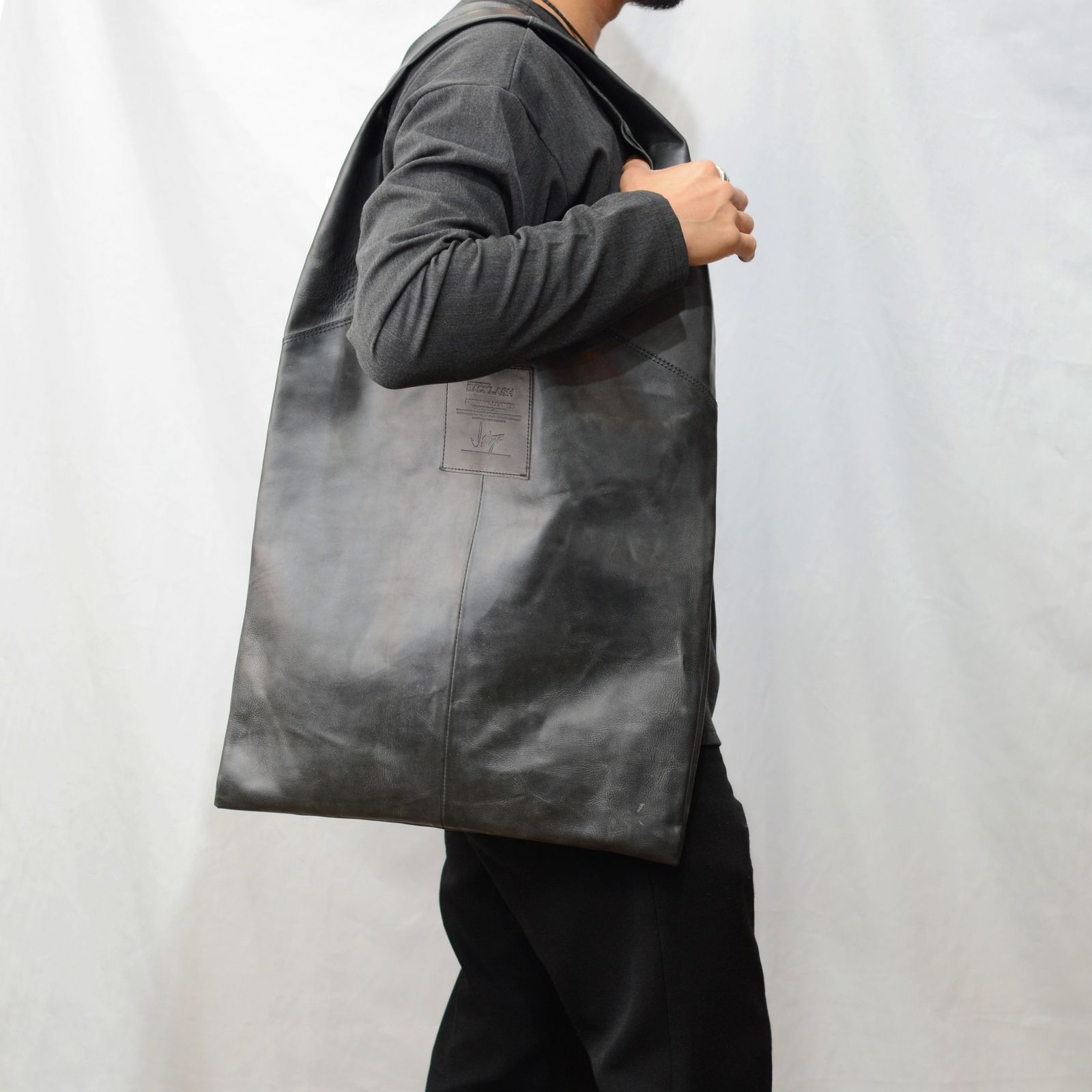 GUIDI カーフWAX仕上げ 限定トート （ブラック）