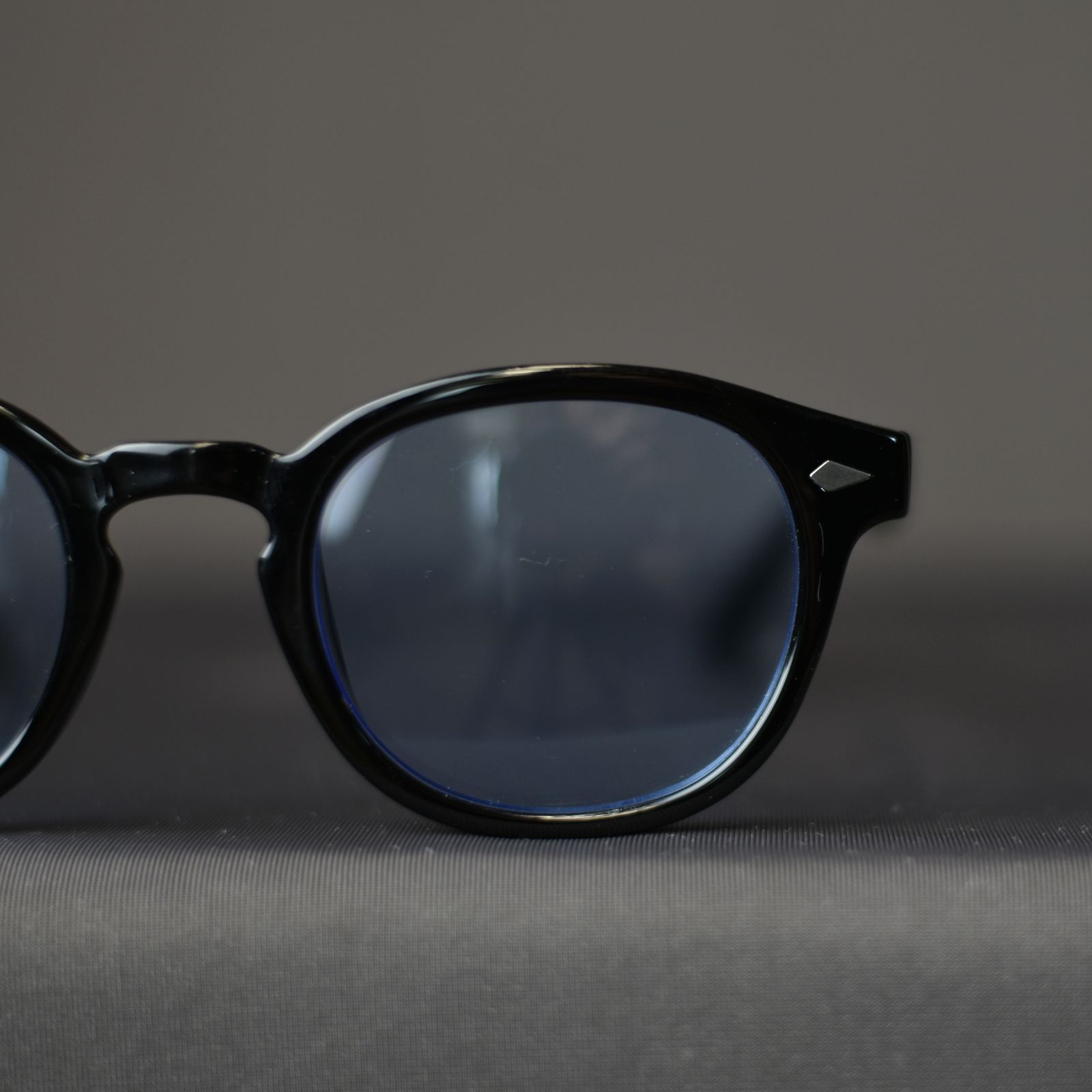 CUTRATE LOGO GLASSES (BLACK × BLUE) / カットレイト ロゴ グラシズ