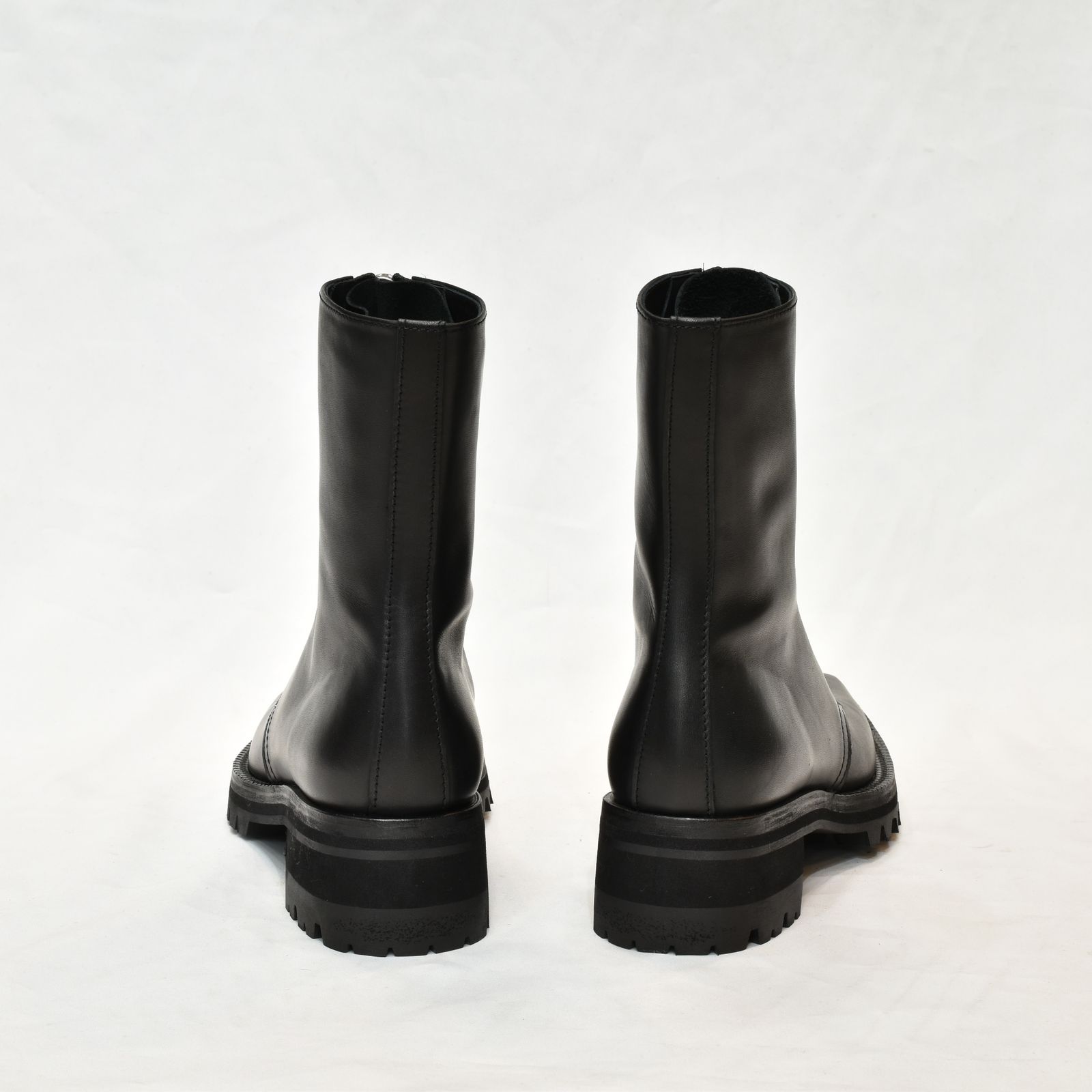 ZIPPED BOOTS”