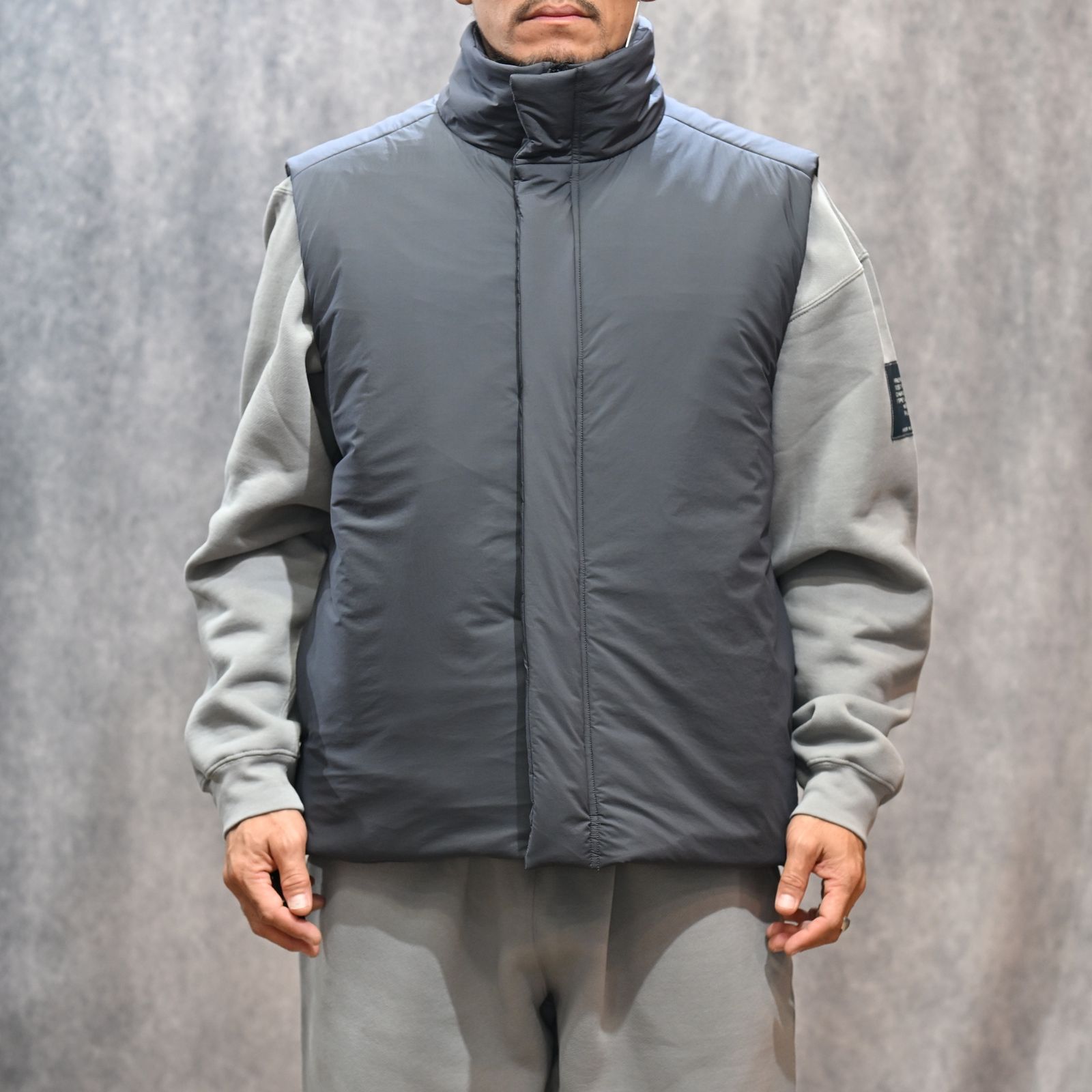 PUFFER VEST （CHARCOAL）｜パファーベスト｜2252-VE21-003