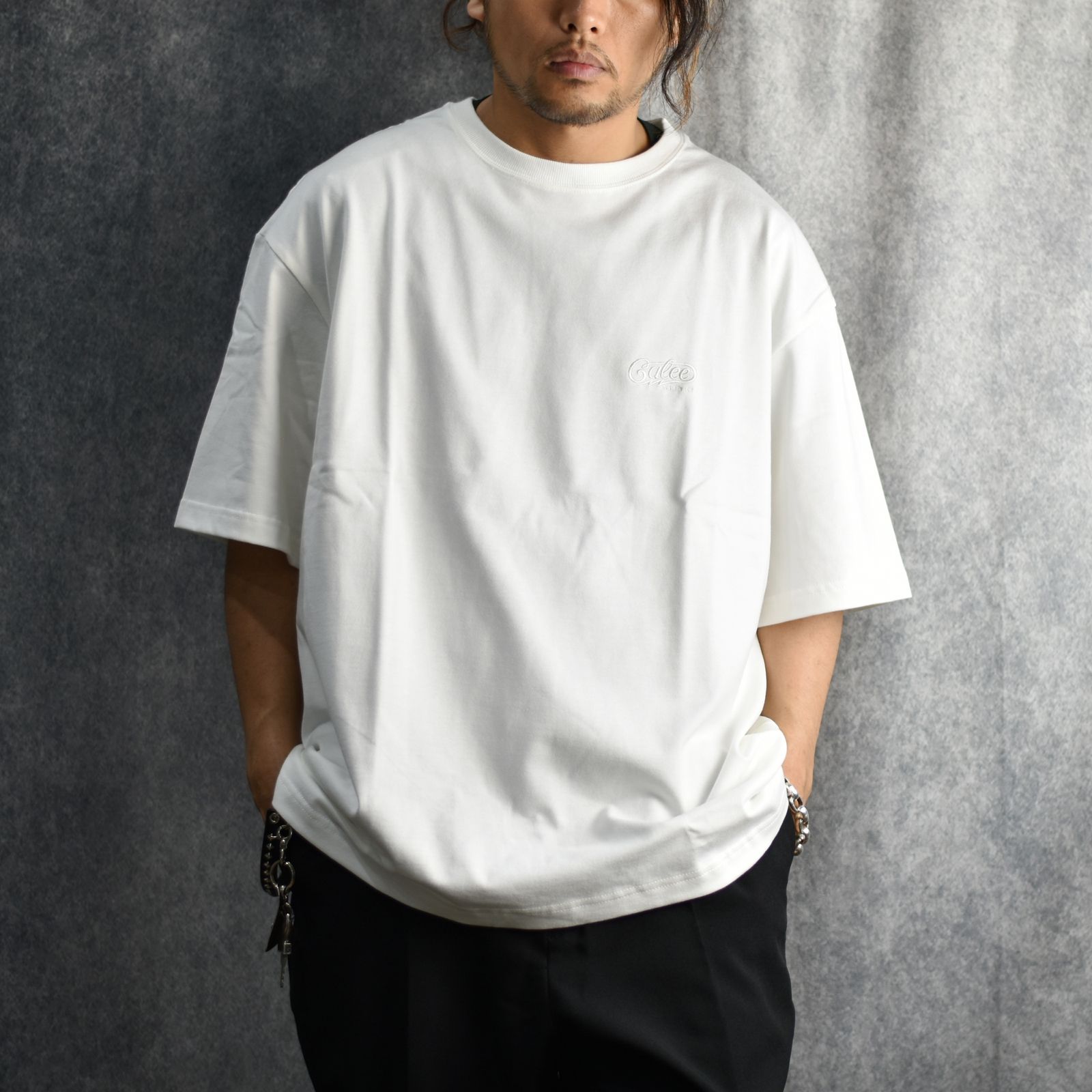 CALEE - EMBROIDERY DROP SHOULDER S/S TEE (WHITE) / 胸ロゴ