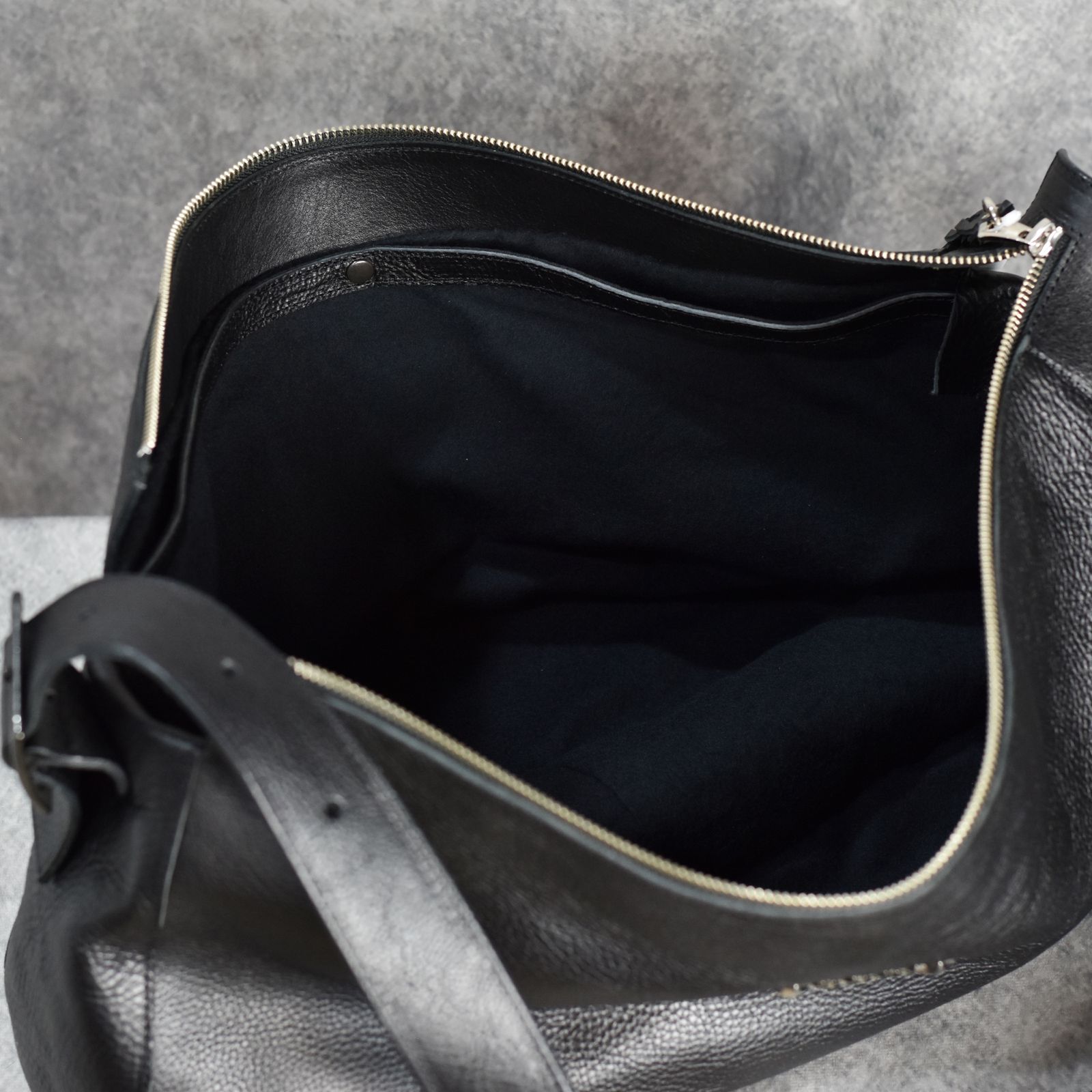 CALEE - STUDS LEATHER SHOULDER BAG ＜LARGE＞ (BLACK