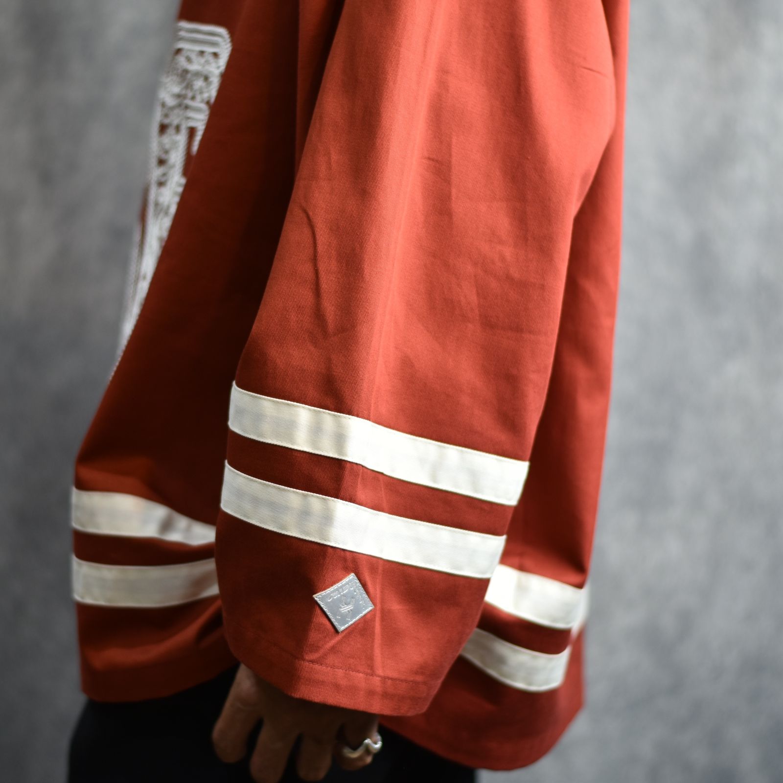 CORD EMBROIDERED HOCKEY SHIRT (MAROON) / コード刺繍 ホッケーシャツ