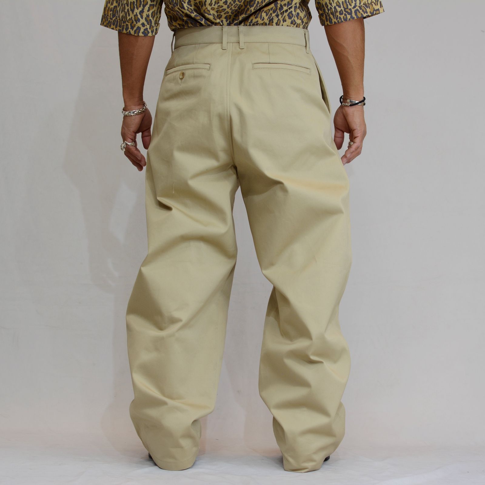 ツータック ワイドチノパンツ （BEIGE）