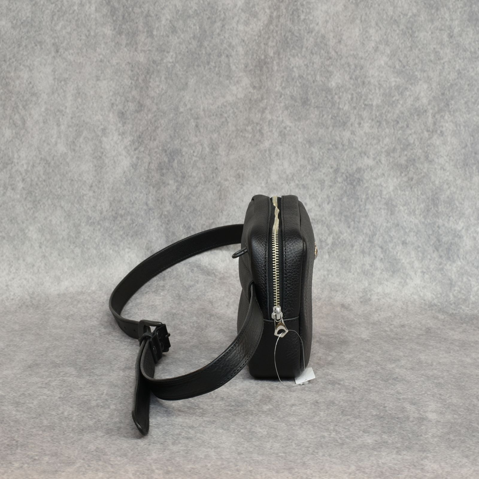 STUDS LEATHER BODY BAG (BLACK)｜ボディバッグ ウエストポーチ セカンドバッグ｜CL-25AW005LE