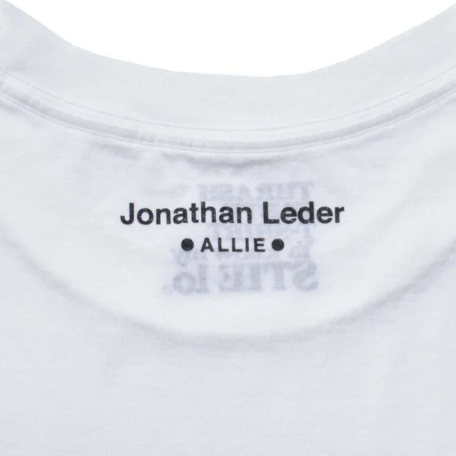 Jonathan Leder × Stie-lo "OLIVIA" Crewneck T-SH （WHITE） / プリントTシャツ （ホワイト） 25MND-STL004