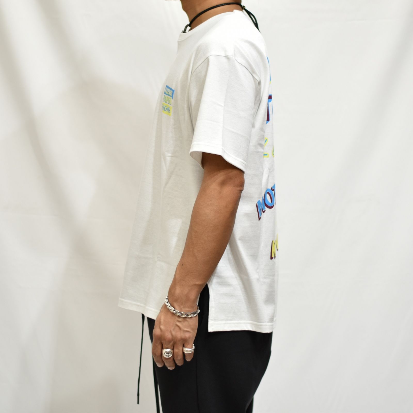 × Klevay Paper Signs アートTシャツ