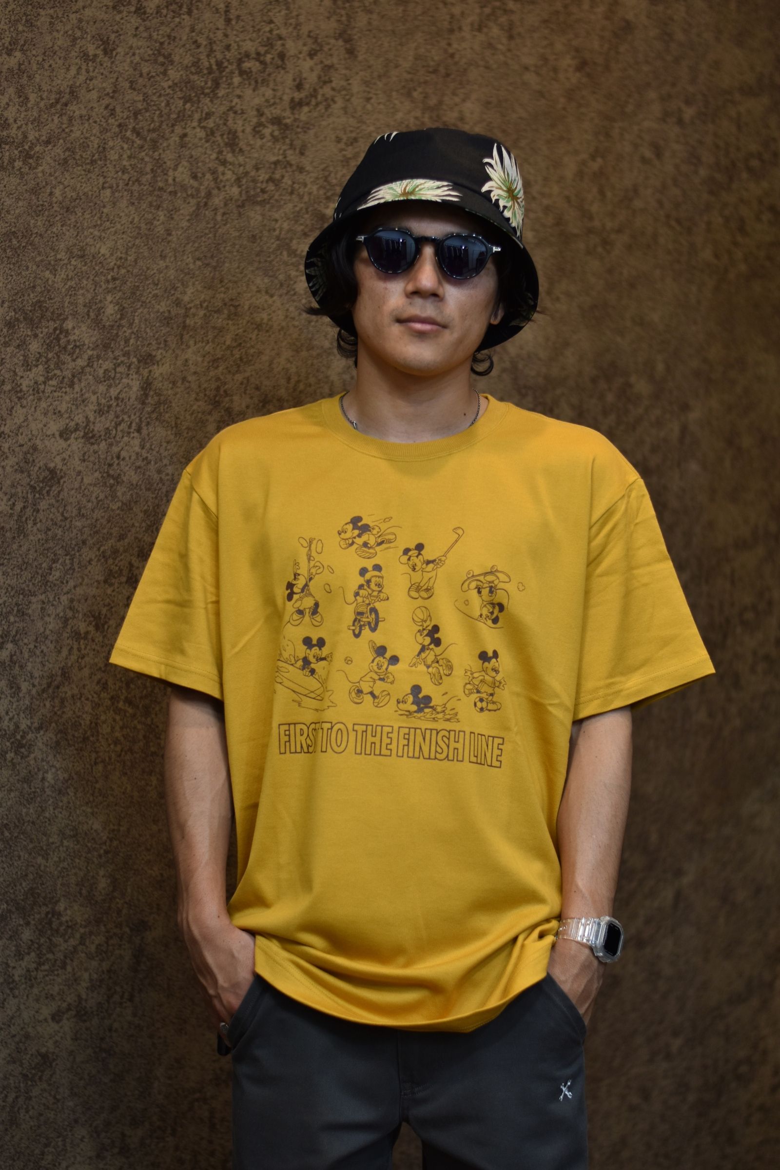 ×DISNEY MULTI PLAYER T-SHIRT (MUSTARD)