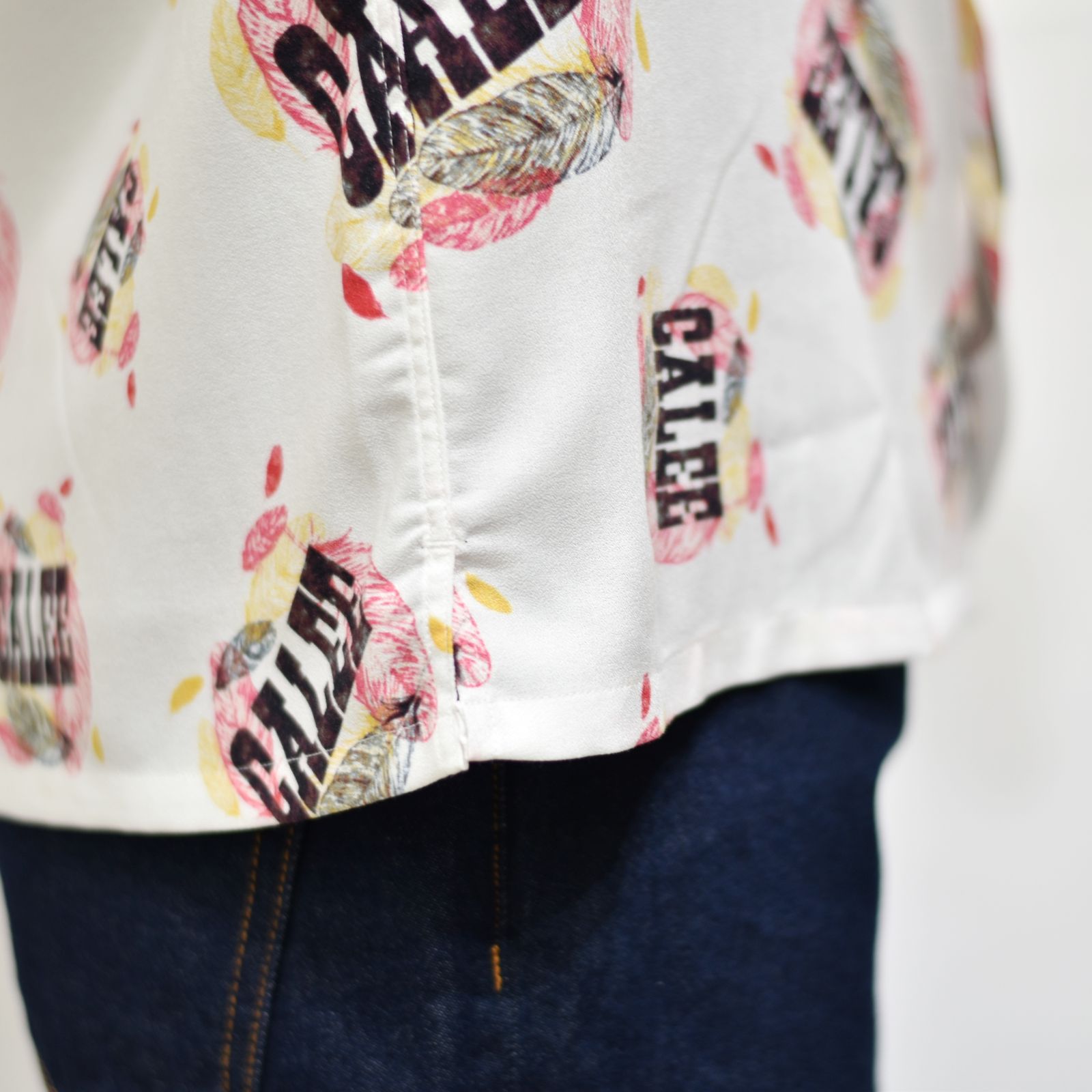 ALLOVER FEATHER PATTERN AMUNZEN CLOTH S/S SHIRT (WHITE)