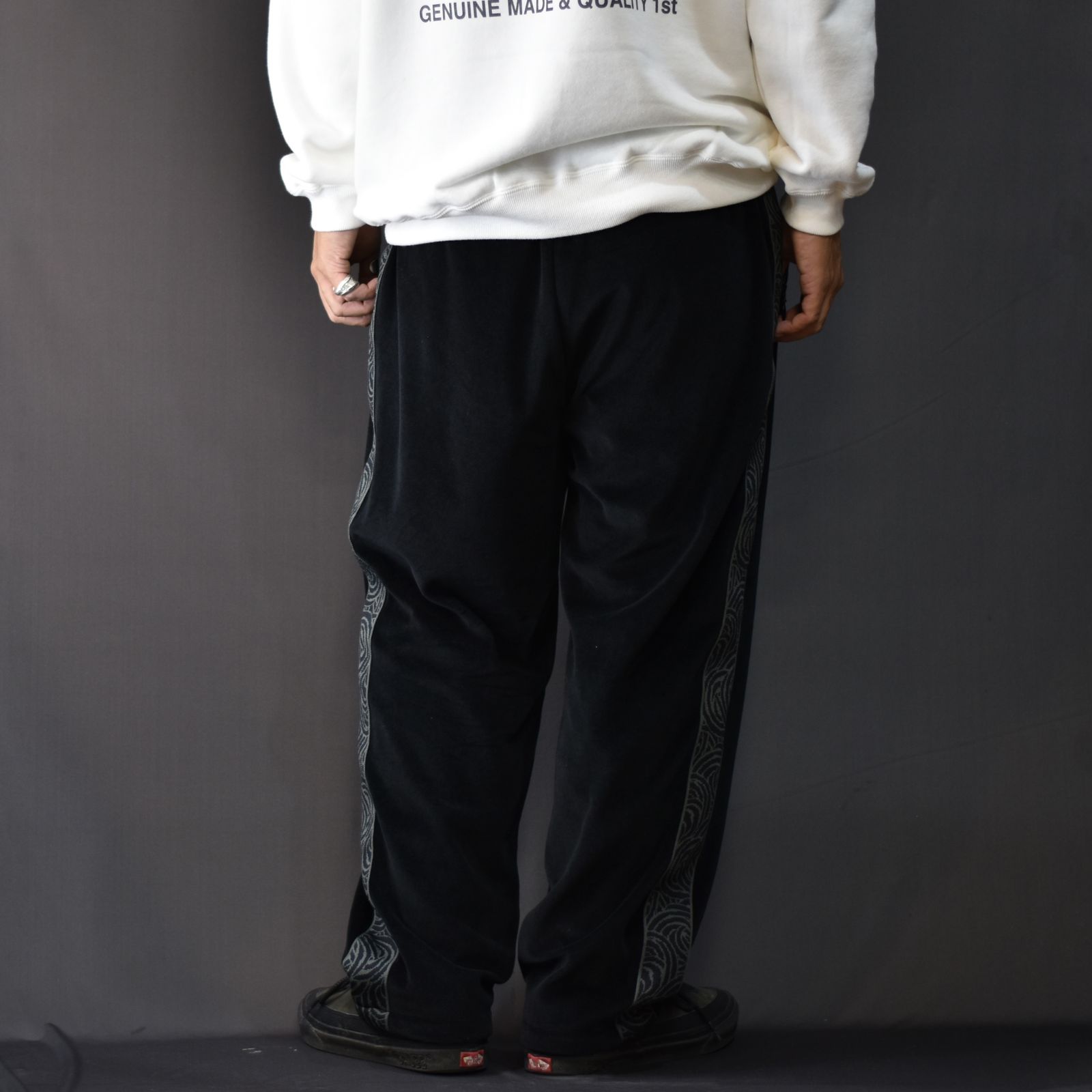 CALEE - VELOUR TRACK PANTS ＜SPIRAL JACQUARD PATTERN＞ (BLACK) / ベロア トラックパンツ  ＜スパイラル ジャガードパターン＞ | chord online store