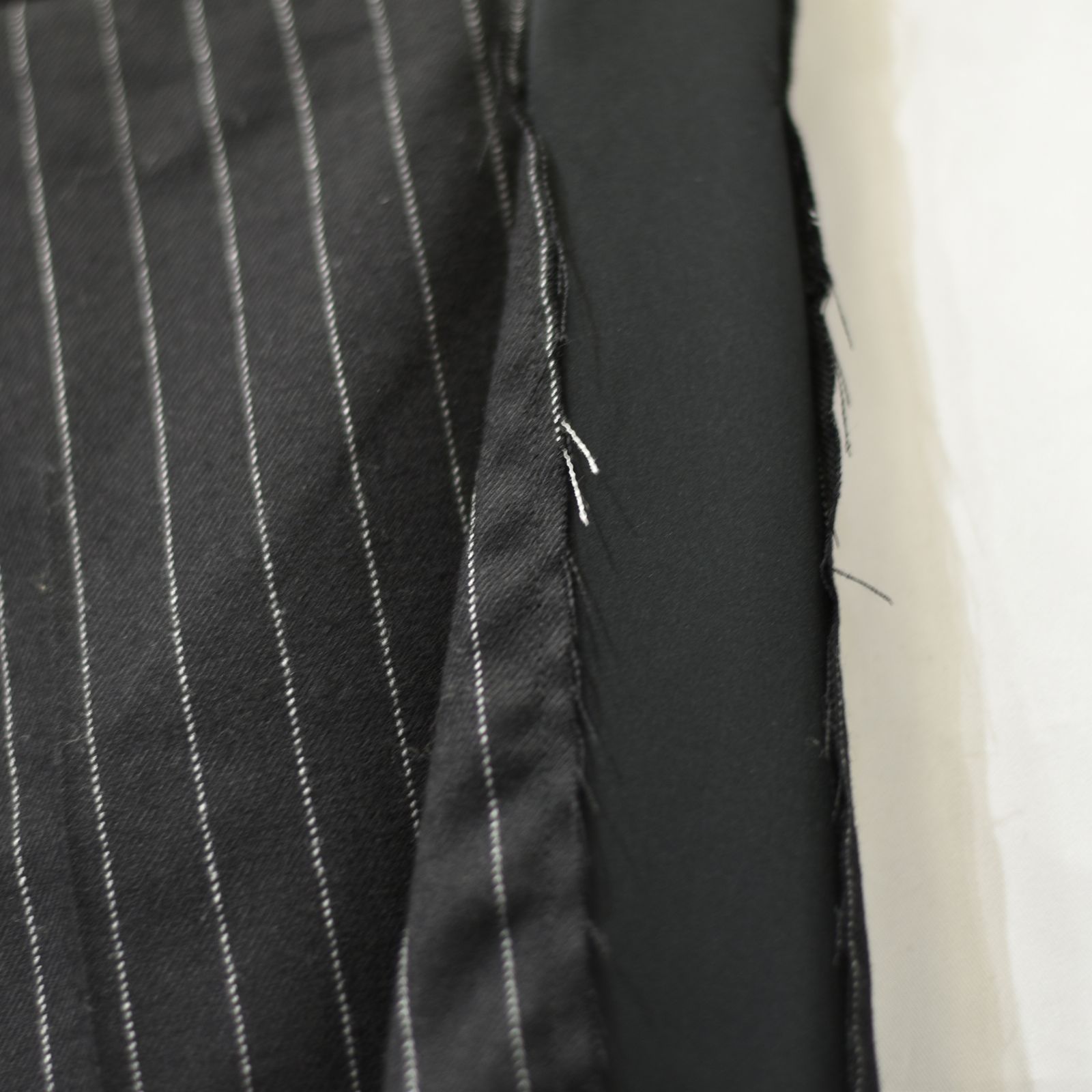 ラップドトラウザー / LB23AW-PT04-GST (BLACK STRIPE)