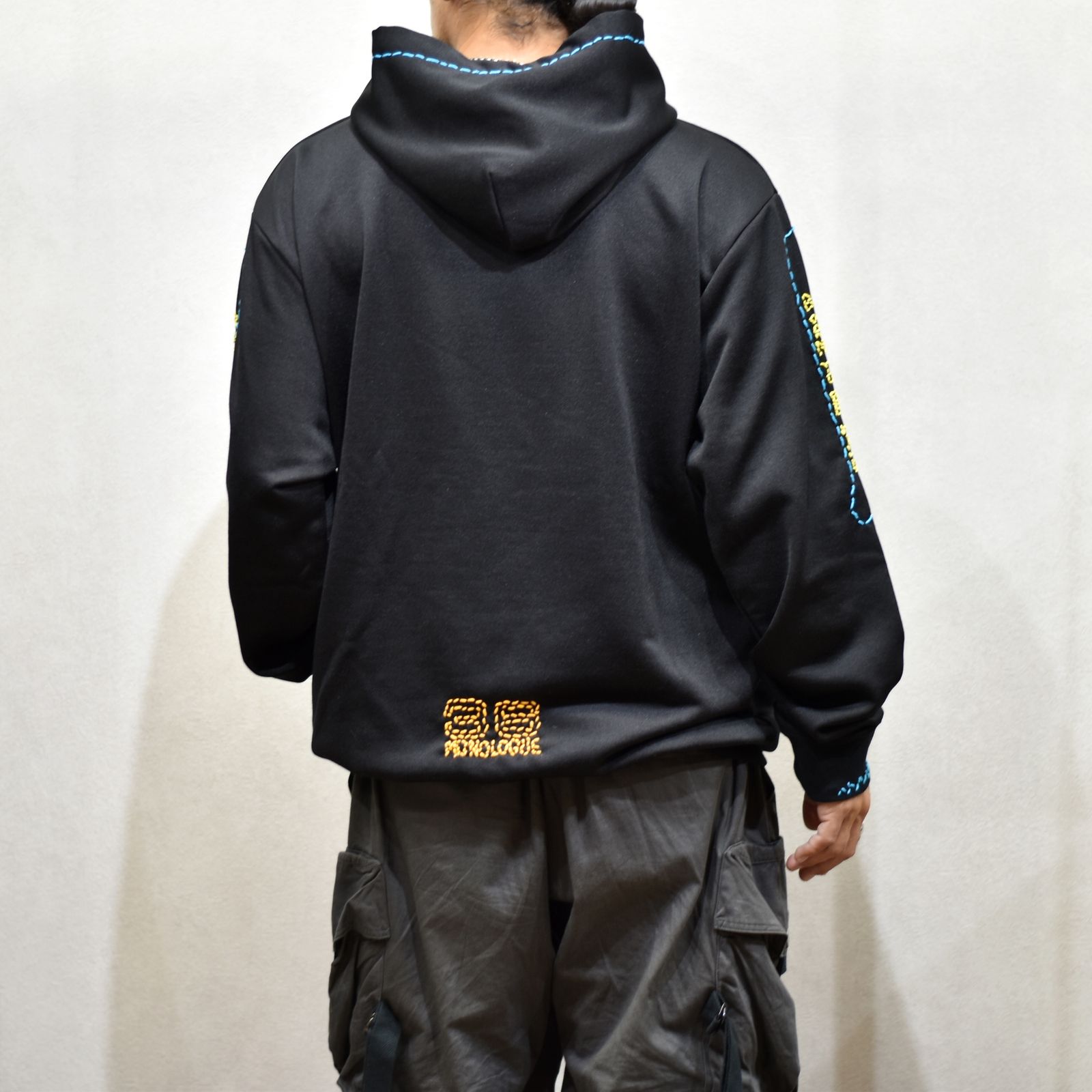 BORN EMB HOODIE ”