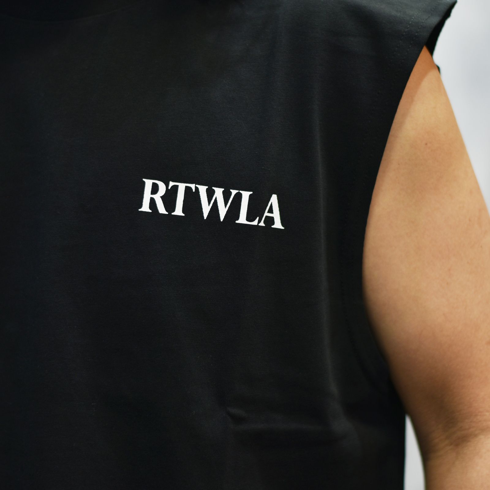 R9 RTWLA NOSLEEVE TEE （BLACK）｜ノースリーブ Tシャツ｜RW26S0624