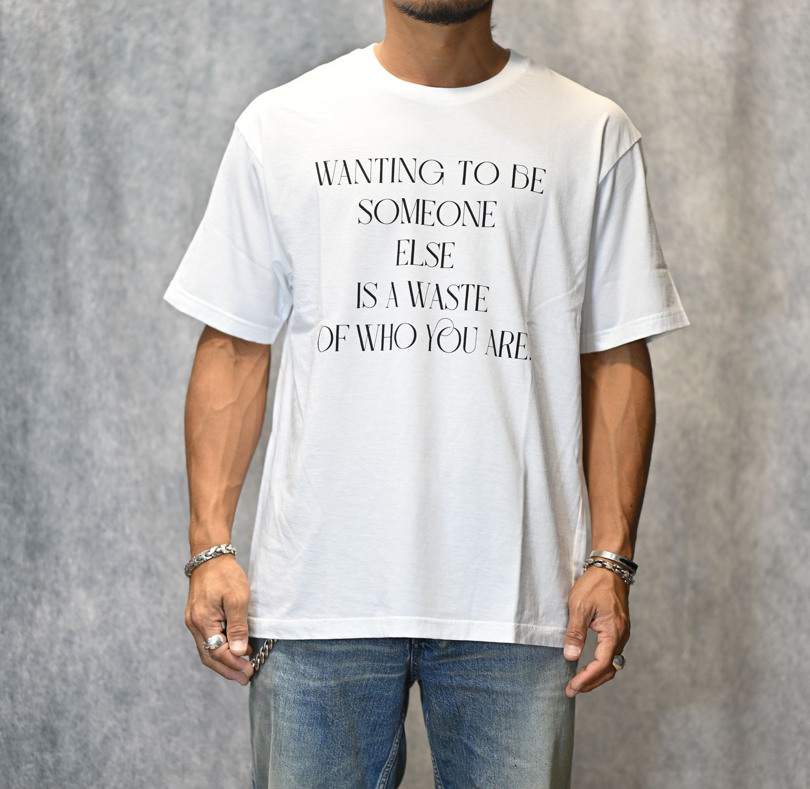 WANTING TO BE SOMEONE T-SH （WHITE） / プリントTシャツ （ホワイト） 2505-4001