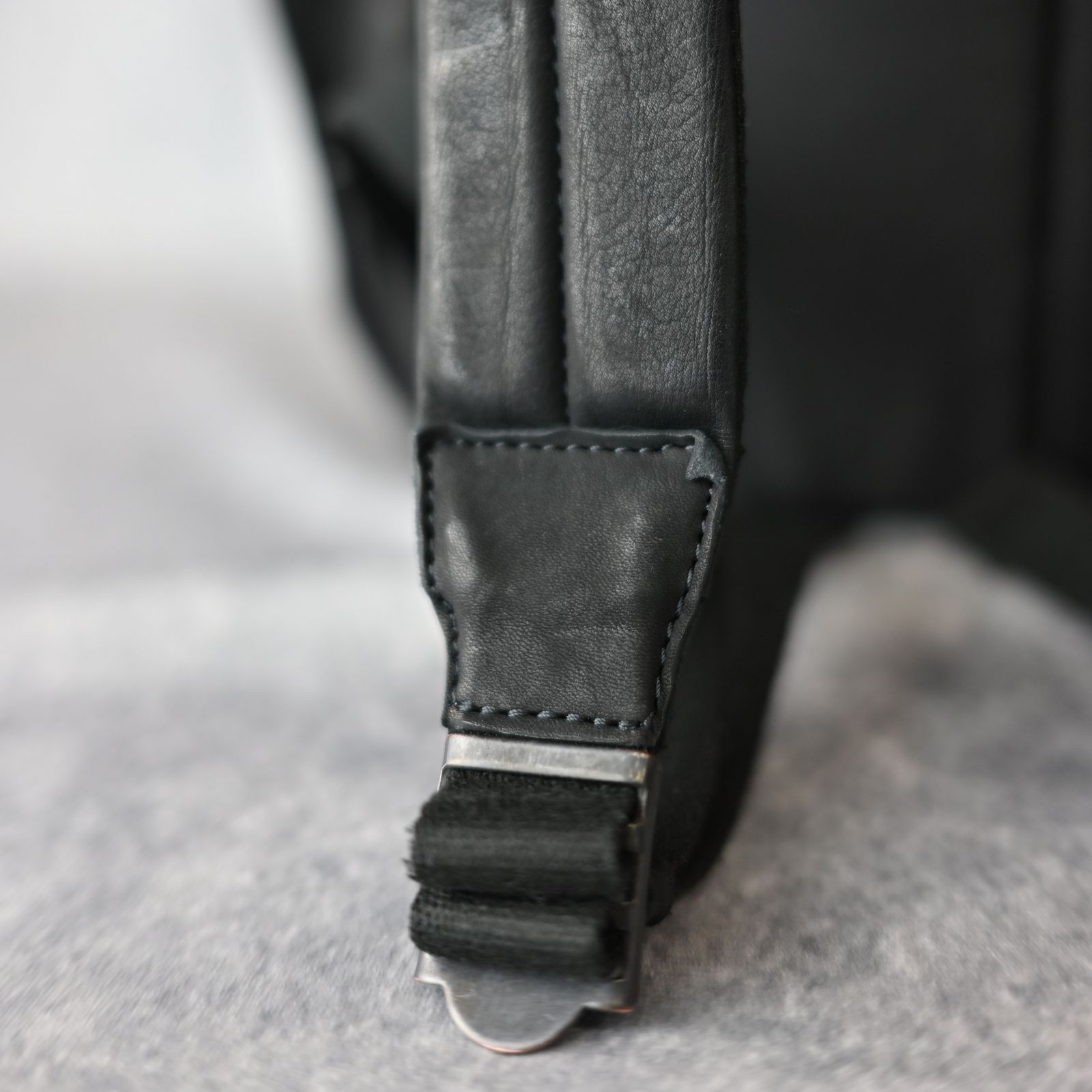 ジャパン ダブルショルダー フルタンニン製品染め ミリタリーバッグ （BLACK） 92-33